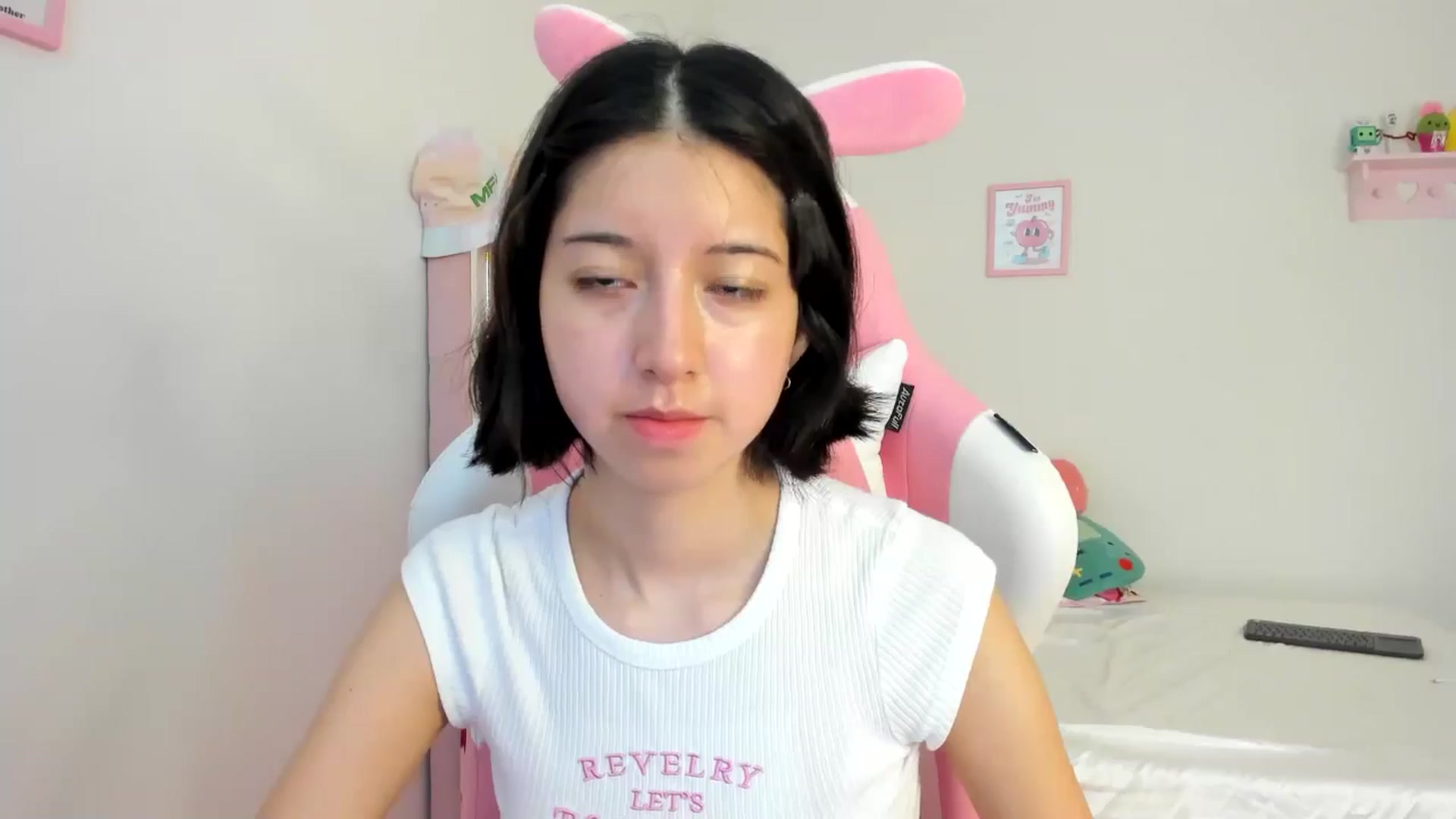 Gallery image thumbnail from Cherrycute666's myfreecams stream on, 06/23/2024, 23:37 image 10 of 20