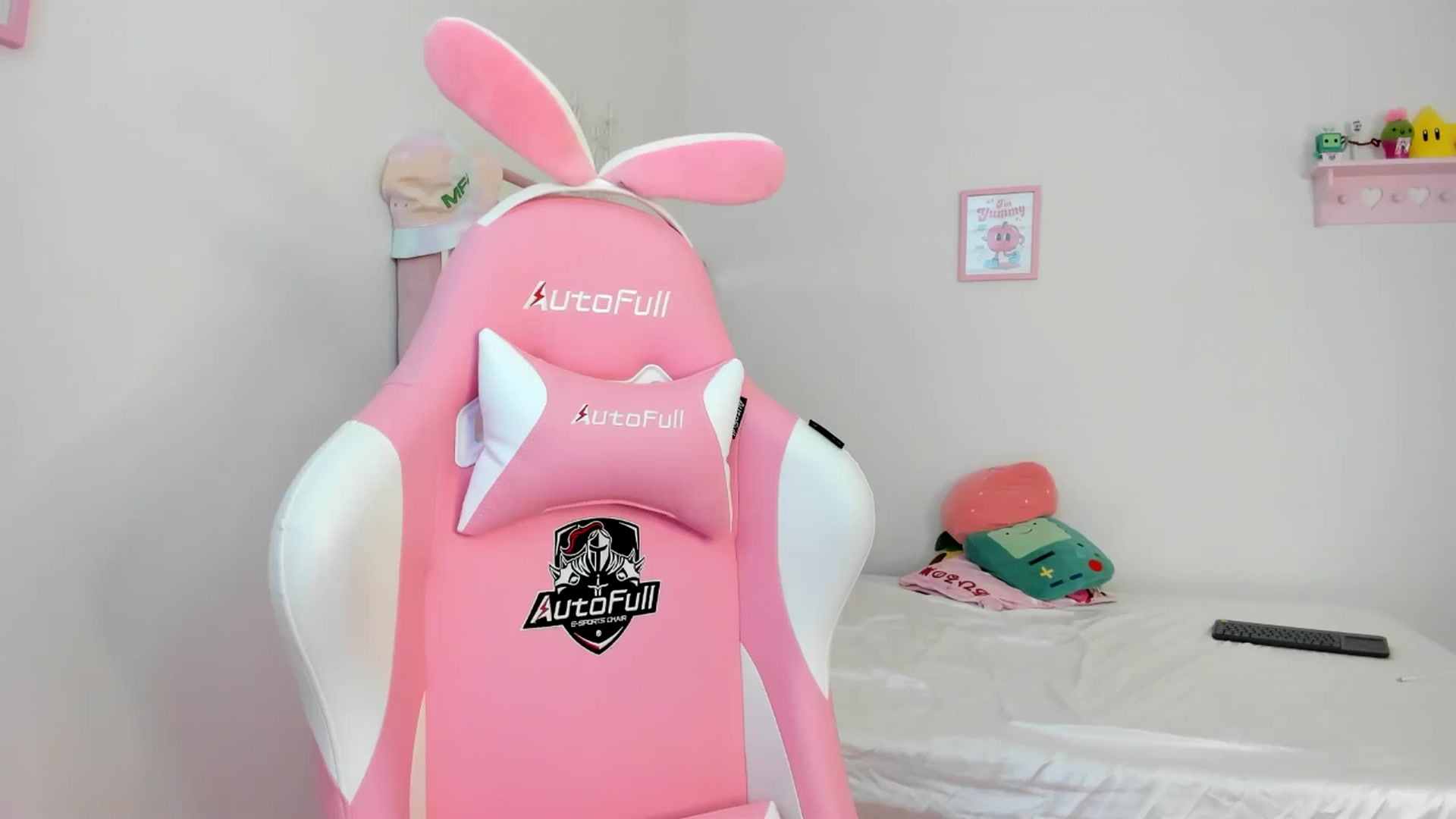 Gallery image thumbnail from Cherrycute666's myfreecams stream on, 06/23/2024, 23:37 image 6 of 20