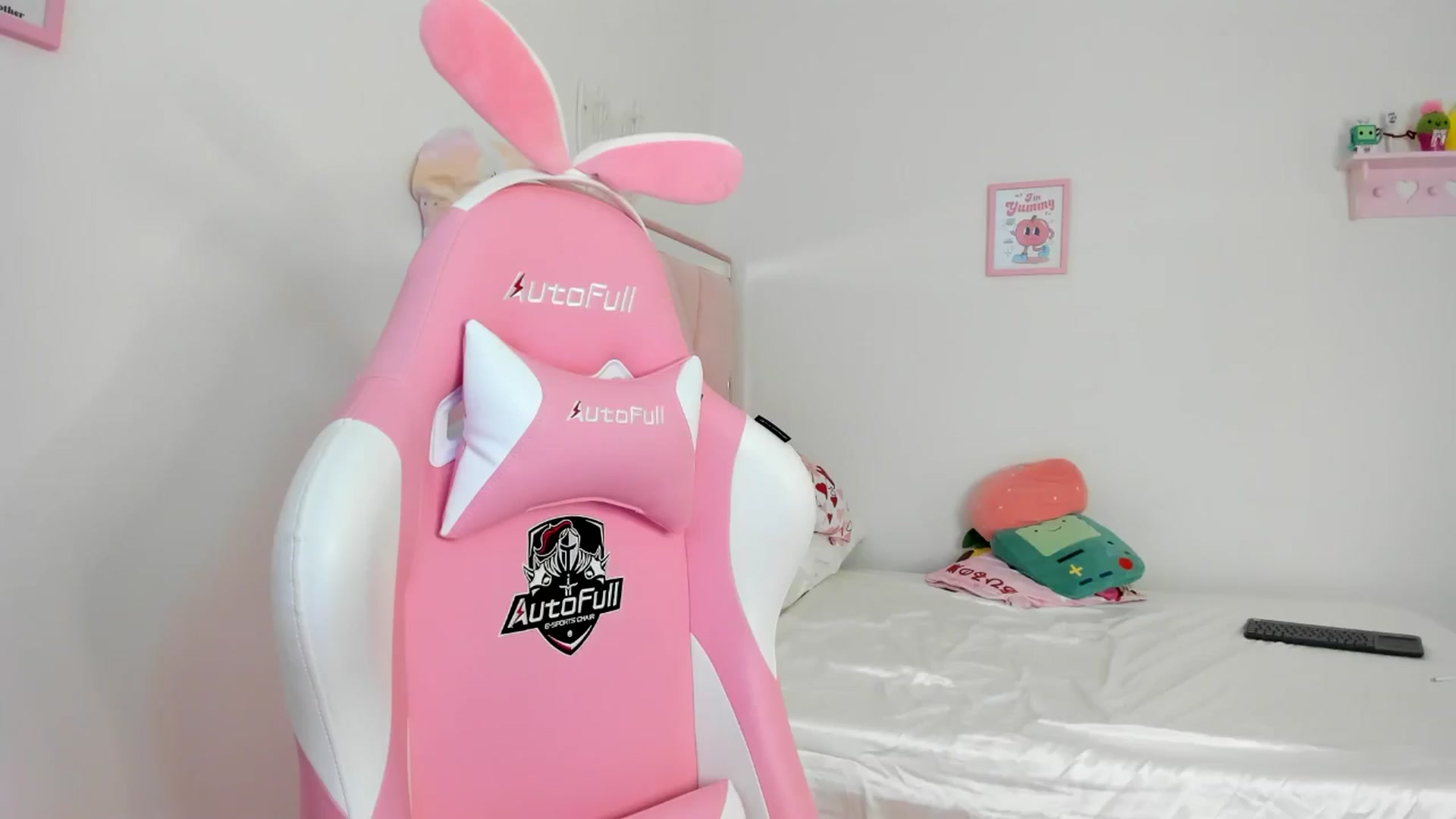 Gallery image thumbnail from Cherrycute666's myfreecams stream on, 06/23/2024, 23:37 image 16 of 20