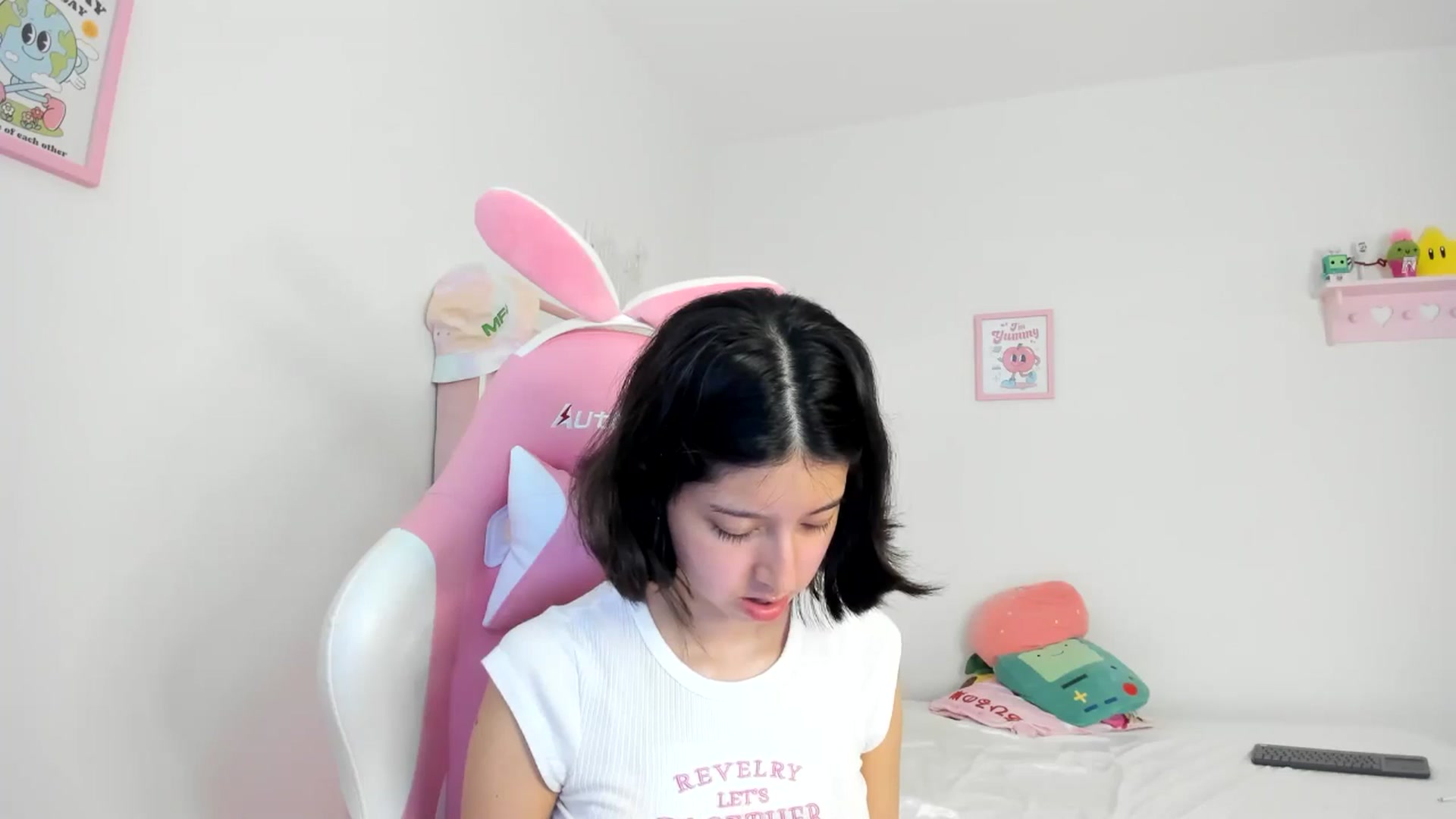 Gallery image thumbnail from Cherrycute666's myfreecams stream on, 06/23/2024, 23:37 image 18 of 20