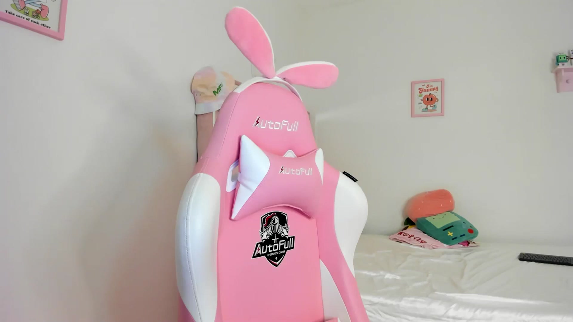 Gallery image thumbnail from Cherrycute666's myfreecams stream on, 06/24/2024, 05:07 image 2 of 20