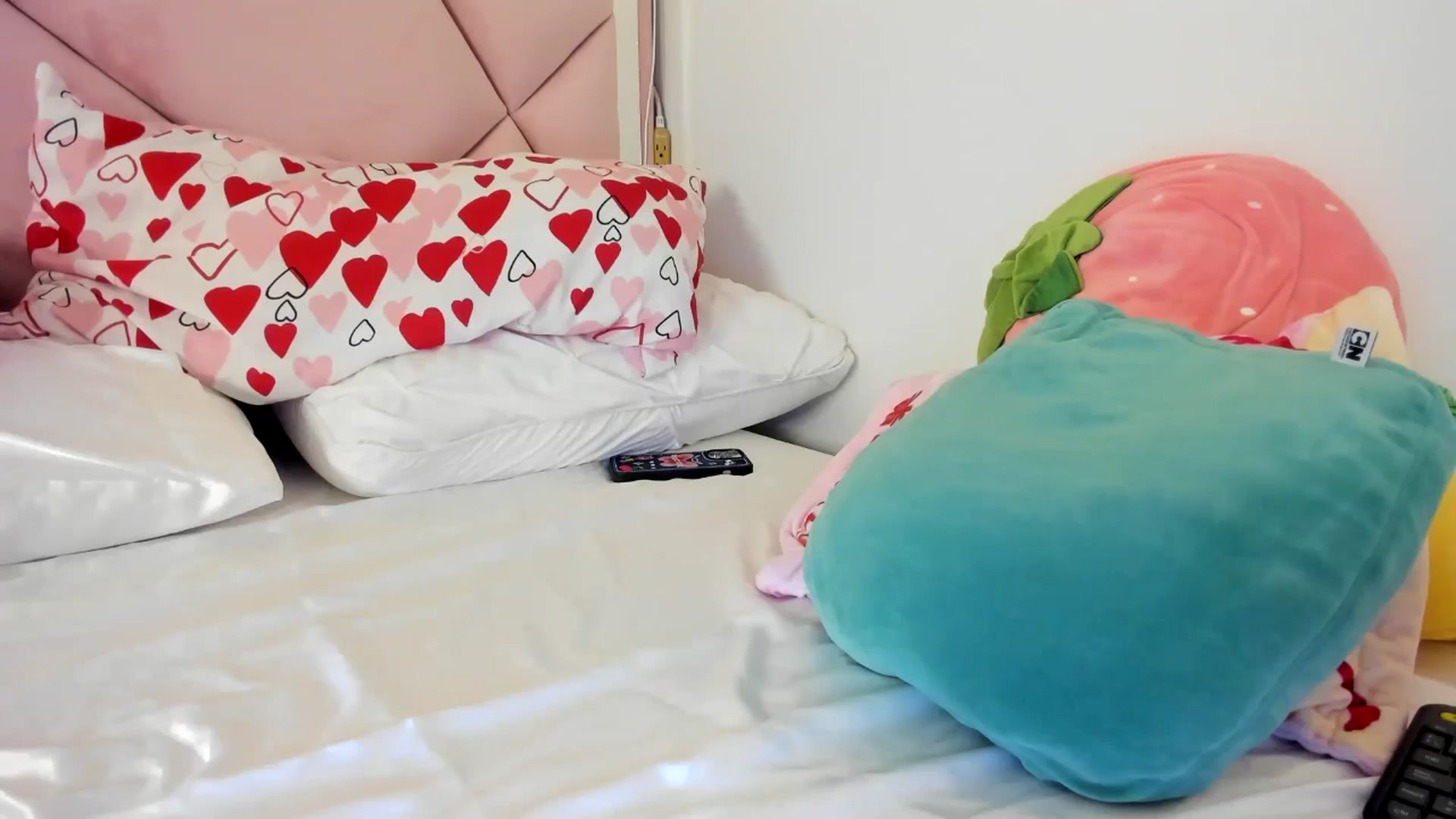 Gallery image thumbnail from Cherrycute666's myfreecams stream on, 06/24/2024, 05:07 image 14 of 20