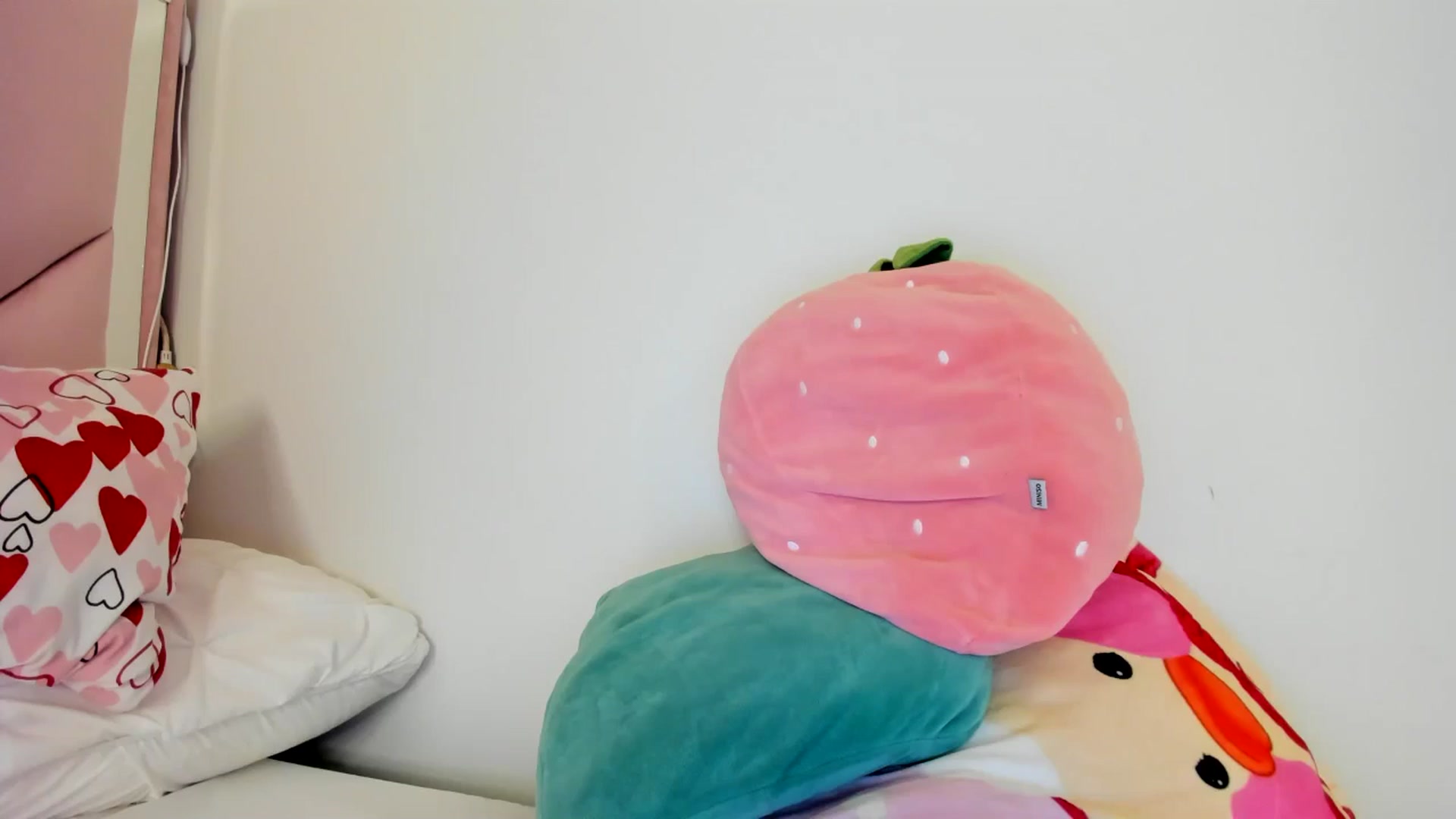 Gallery image thumbnail from Cherrycute666's myfreecams stream on, 06/24/2024, 06:41 image 1 of 20