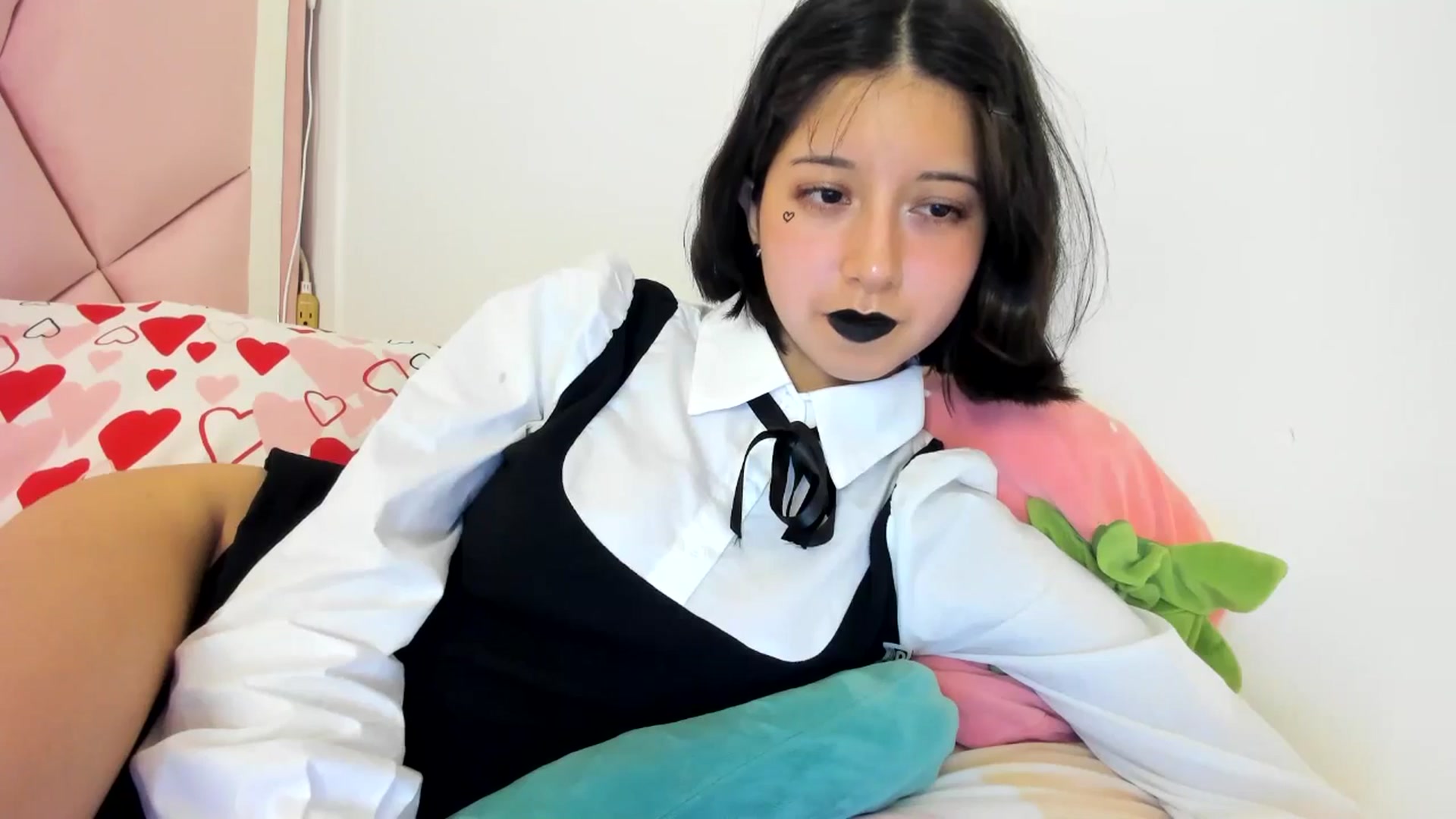 Gallery image thumbnail from Cherrycute666's myfreecams stream on, 06/25/2024, 04:11 image 16 of 20