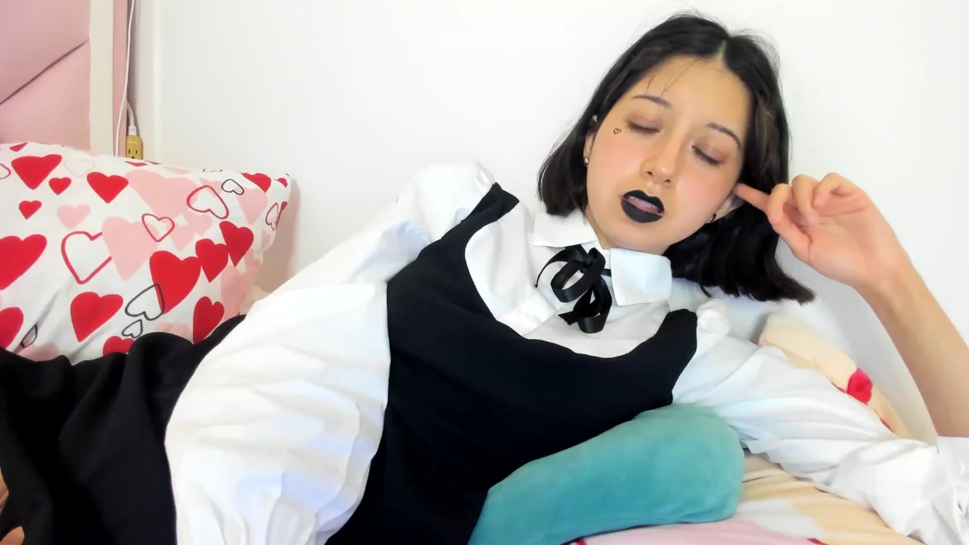 Gallery image thumbnail from Cherrycute666's myfreecams stream on, 06/25/2024, 04:11 image 12 of 20