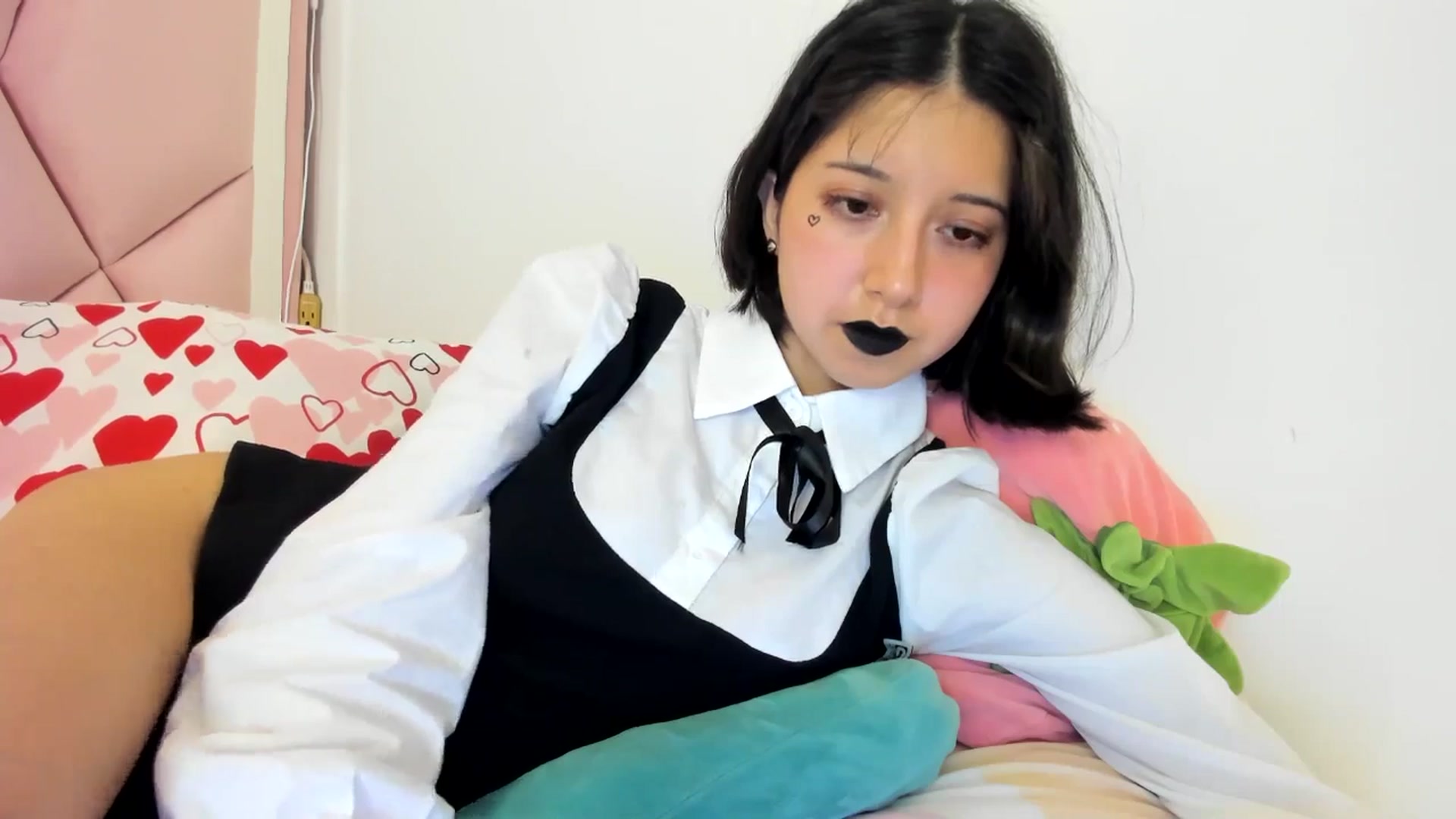 Gallery image thumbnail from Cherrycute666's myfreecams stream on, 06/25/2024, 04:11 image 15 of 20