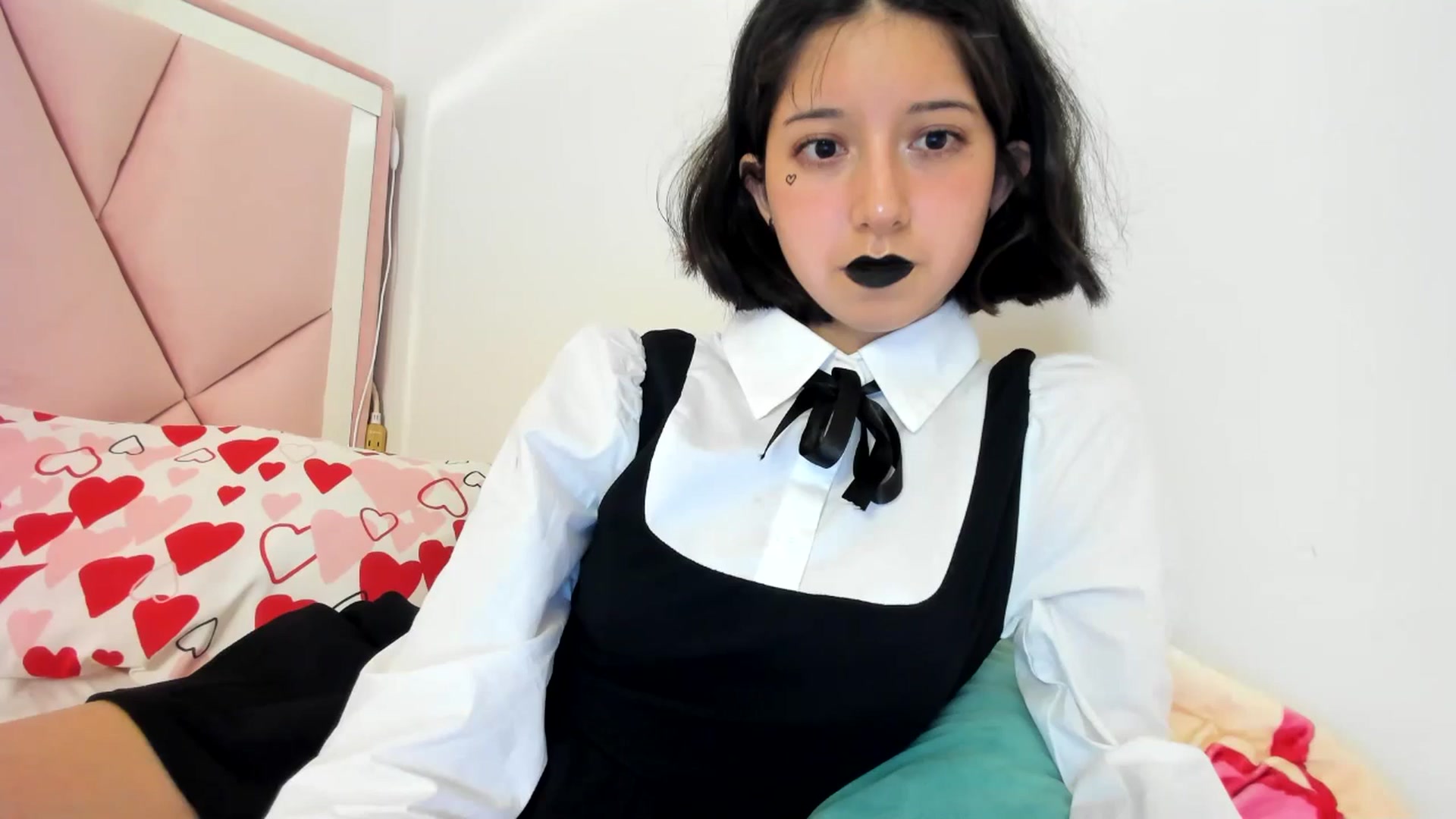 Gallery image thumbnail from Cherrycute666's myfreecams stream on, 06/25/2024, 04:11 image 1 of 20