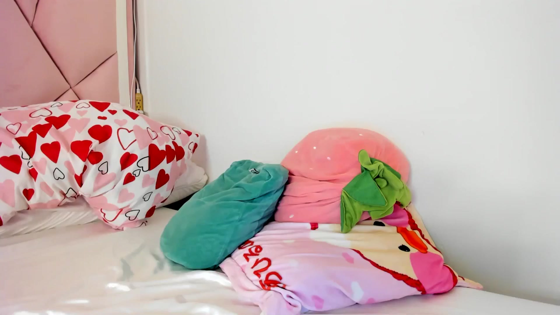 Gallery image thumbnail from Cherrycute666's myfreecams stream on, 06/25/2024, 05:59 image 14 of 20