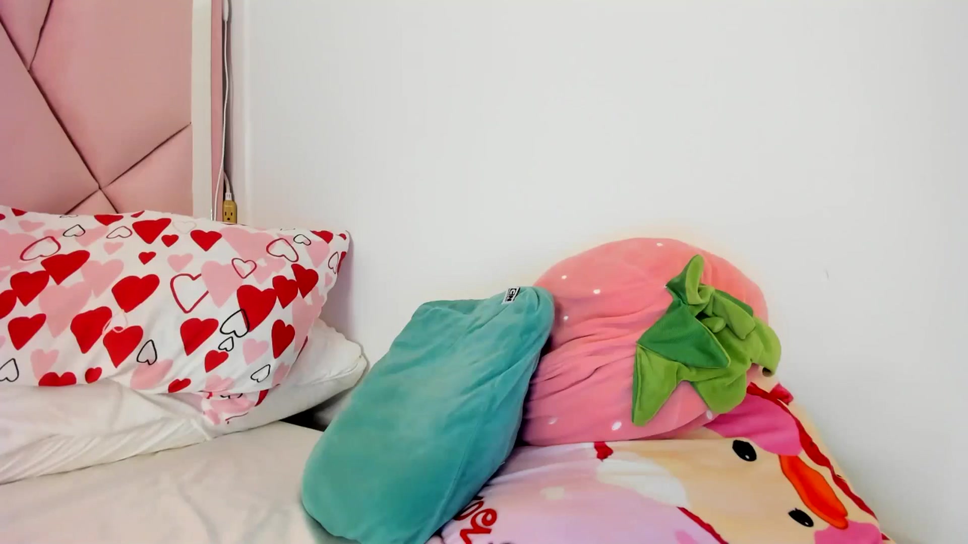 Gallery image thumbnail from Cherrycute666's myfreecams stream on, 06/25/2024, 05:59 image 8 of 20