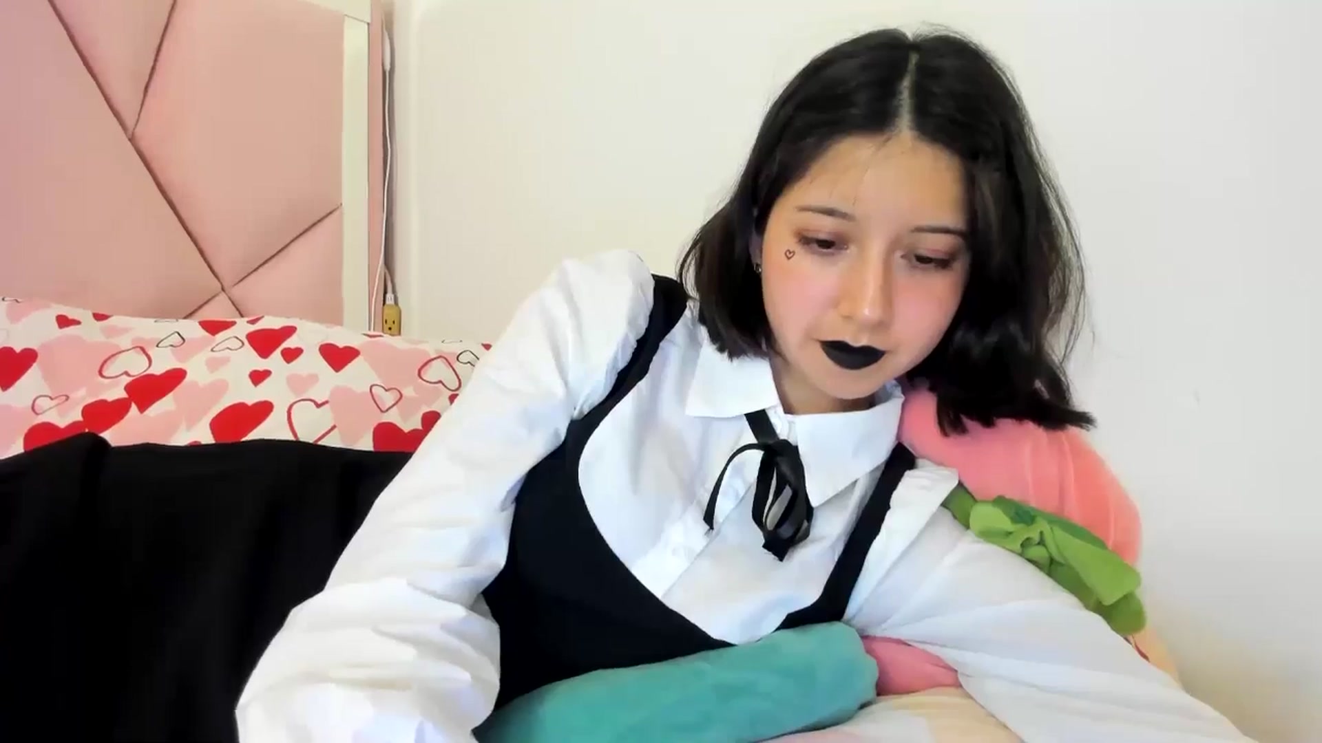 Gallery image thumbnail from Cherrycute666's myfreecams stream on, 06/25/2024, 05:59 image 2 of 20