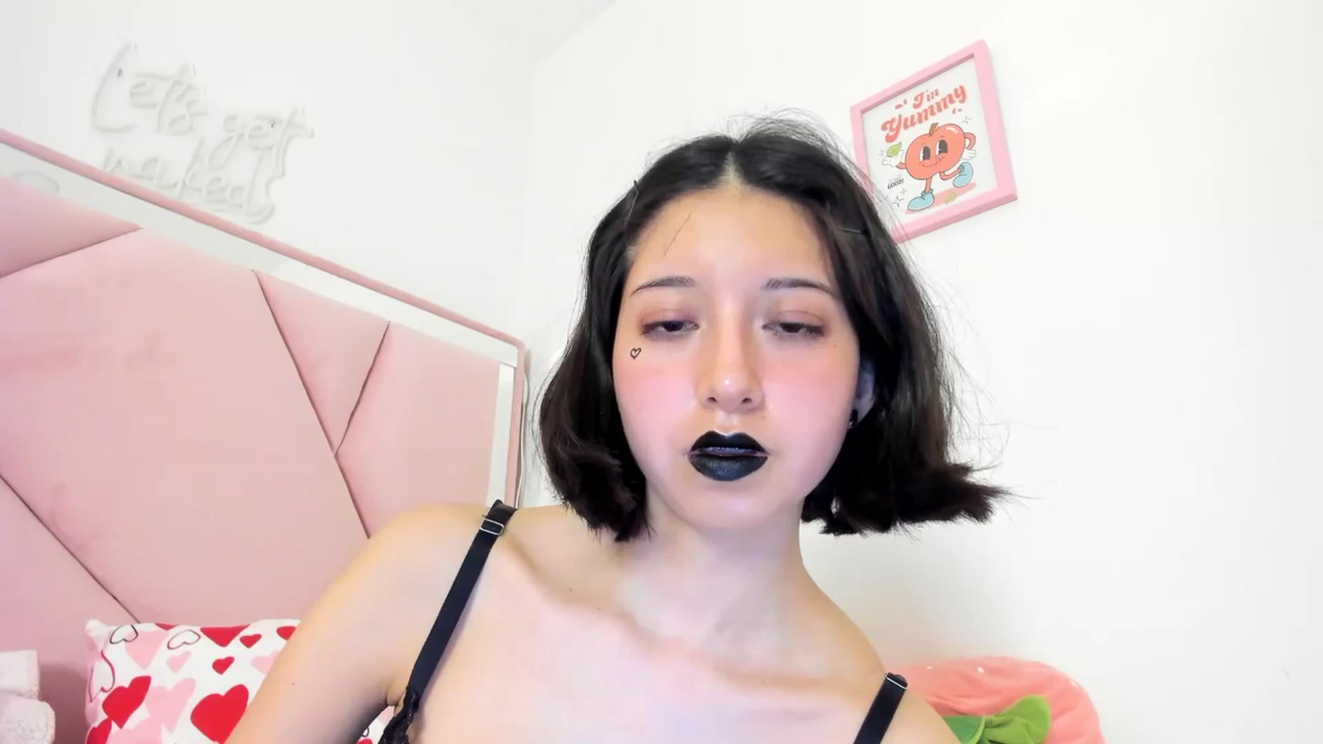 Gallery image thumbnail from Cherrycute666's myfreecams stream on, 06/25/2024, 07:11 image 11 of 20