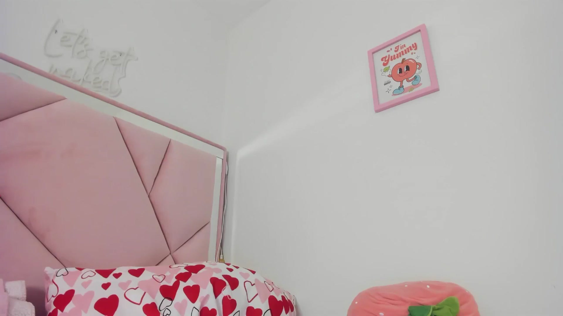 Gallery image thumbnail from Cherrycute666's myfreecams stream on, 06/25/2024, 07:11 image 5 of 20