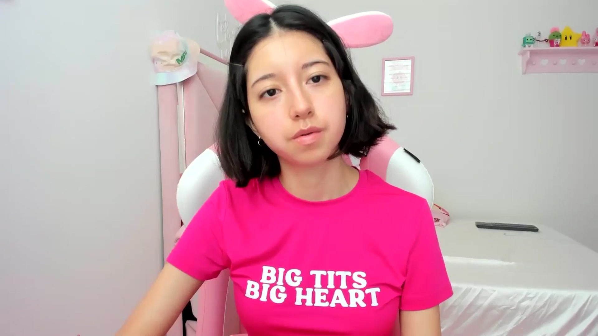 Gallery image thumbnail from Cherrycute666's myfreecams stream on, 06/25/2024, 20:58 image 3 of 20