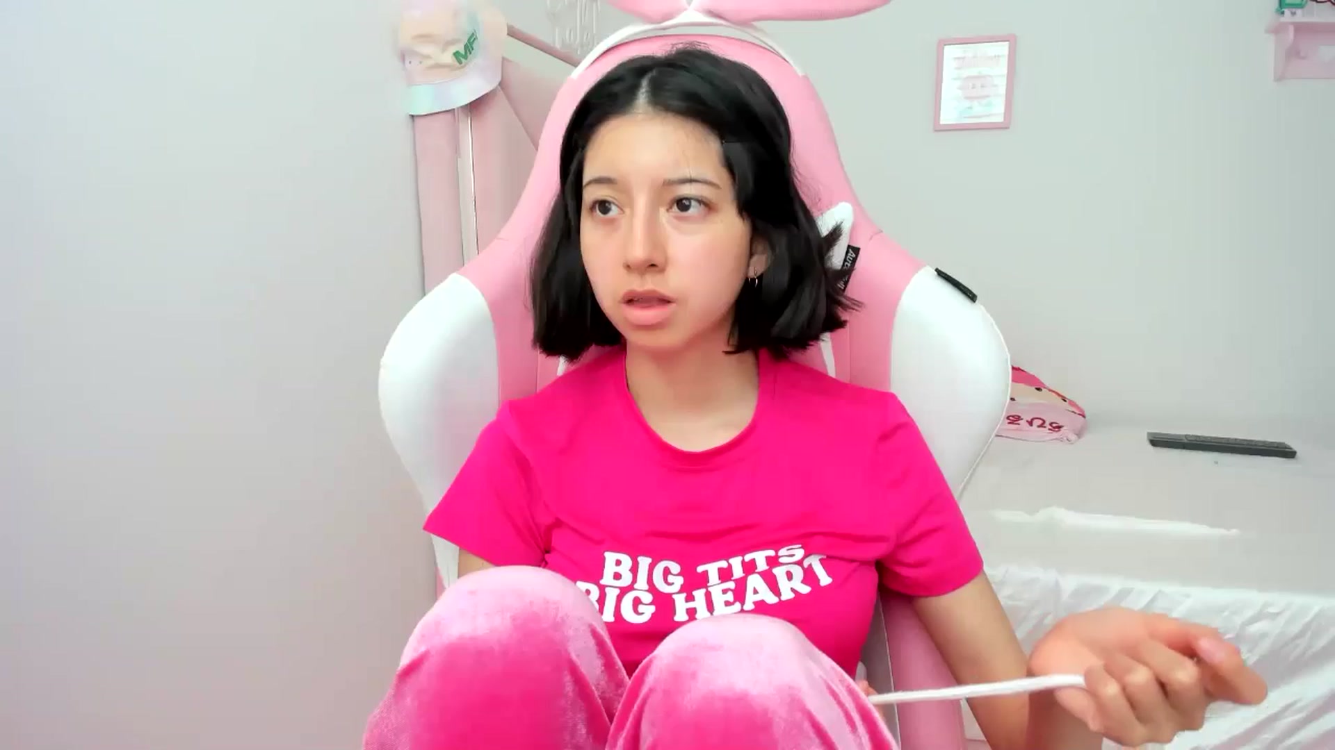 Gallery image thumbnail from Cherrycute666's myfreecams stream on, 06/25/2024, 20:58 image 6 of 20