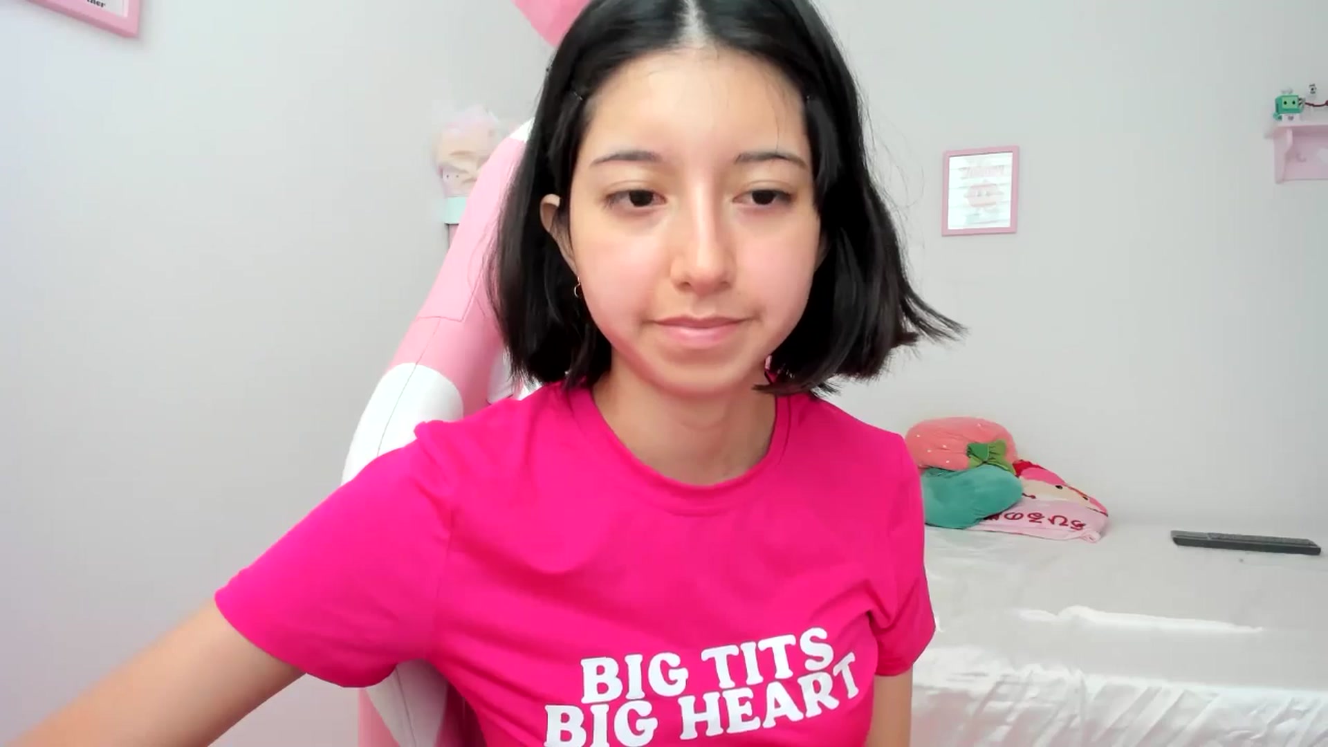Gallery image thumbnail from Cherrycute666's myfreecams stream on, 06/25/2024, 20:58 image 7 of 20