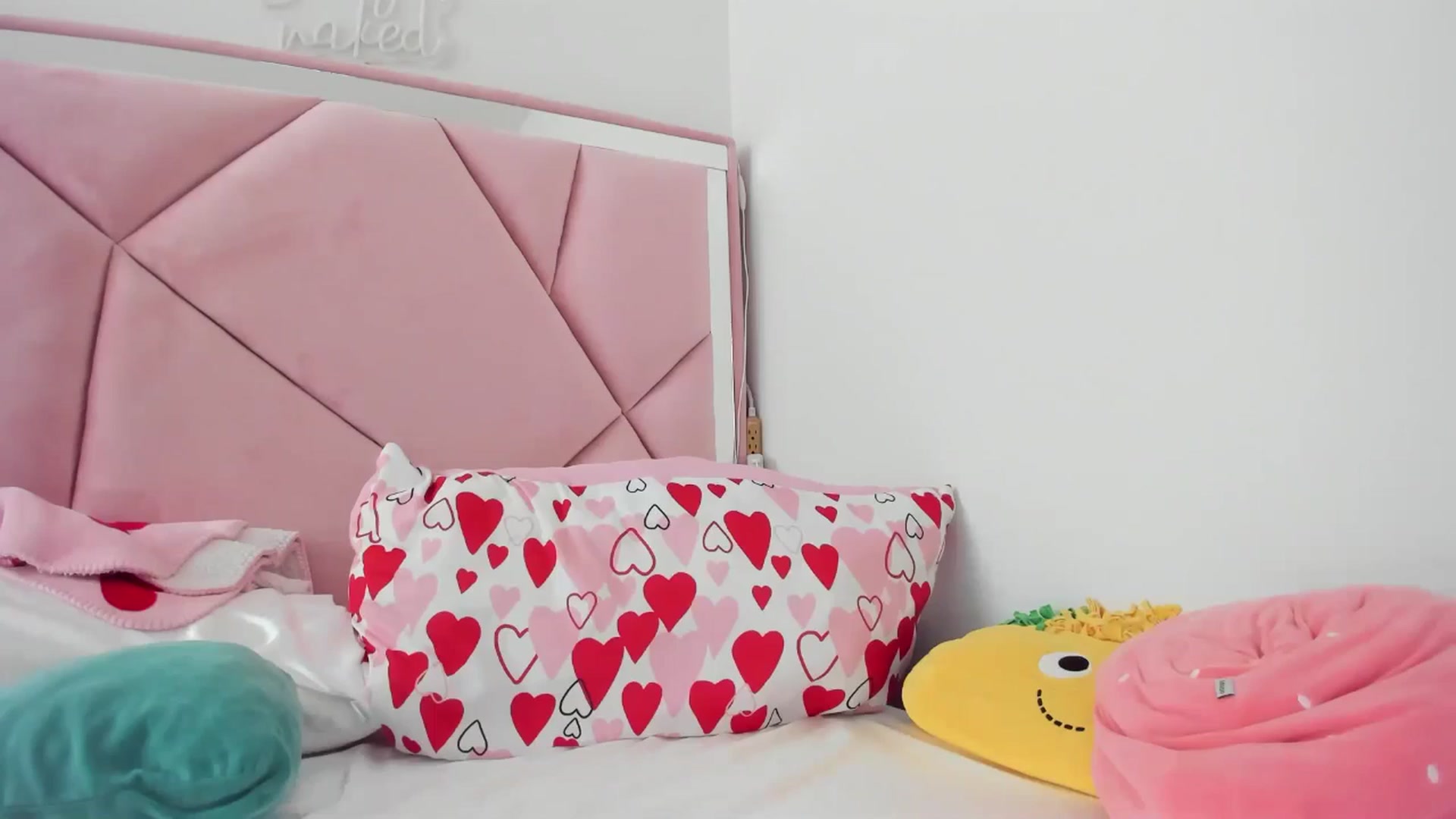 Gallery image thumbnail from Cherrycute666's myfreecams stream on, 06/25/2024, 20:58 image 19 of 20