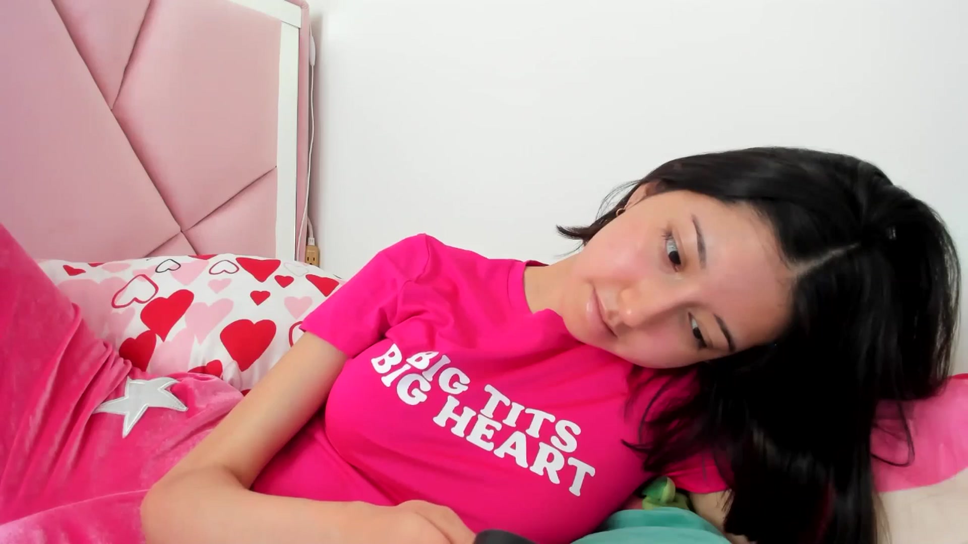 Gallery image thumbnail from Cherrycute666's myfreecams stream on, 06/25/2024, 20:58 image 14 of 20