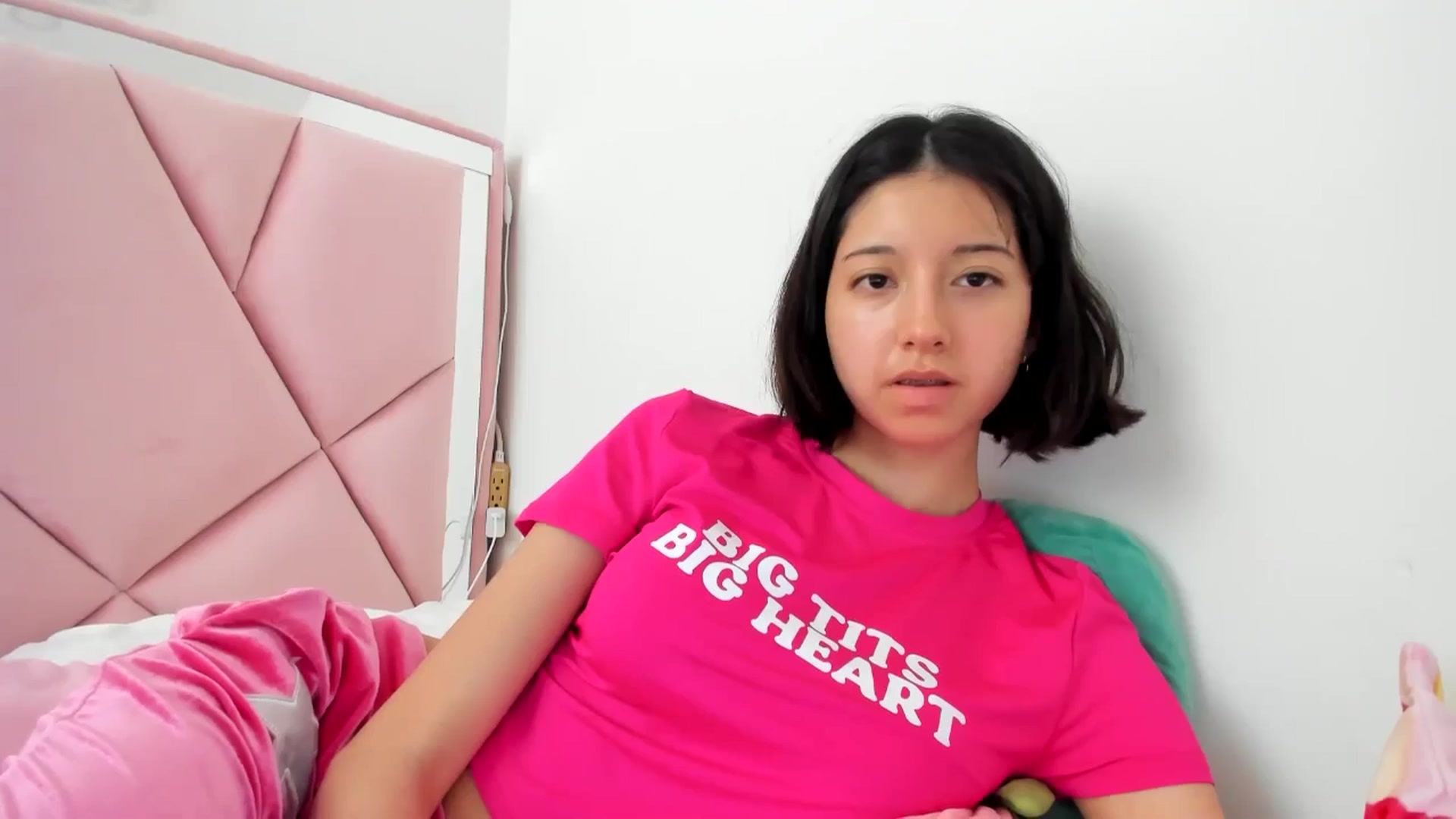 Gallery image thumbnail from Cherrycute666's myfreecams stream on, 06/25/2024, 22:46 image 5 of 20