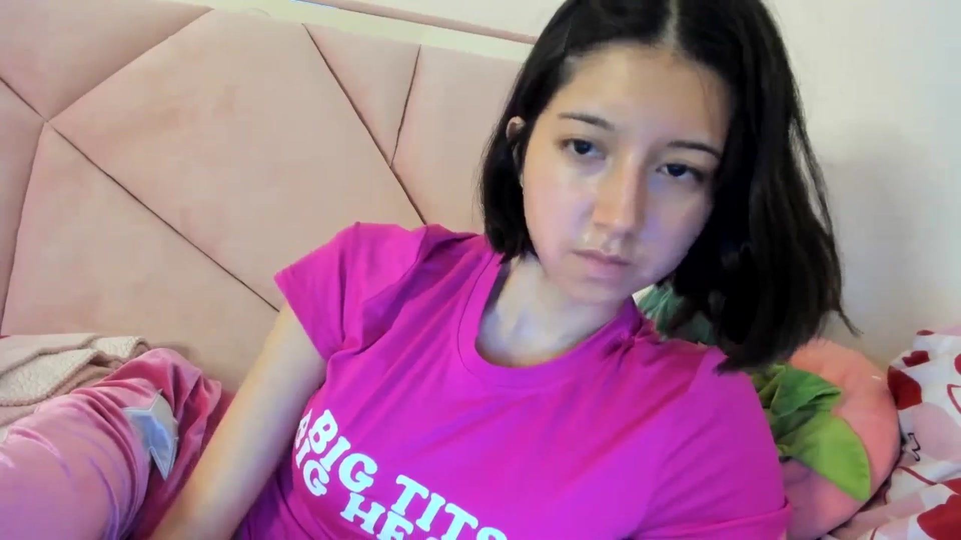 Gallery image thumbnail from Cherrycute666's myfreecams stream on, 06/26/2024, 01:08 image 19 of 20