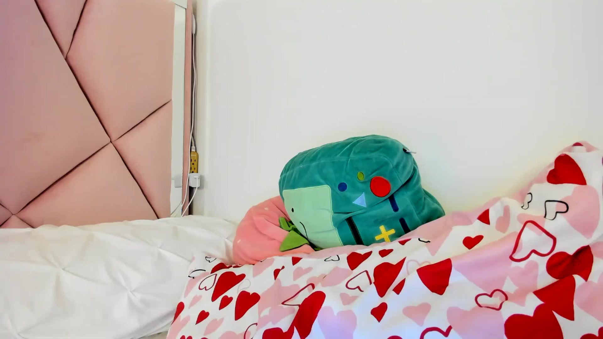 Gallery image thumbnail from Cherrycute666's myfreecams stream on, 06/26/2024, 01:08 image 1 of 20