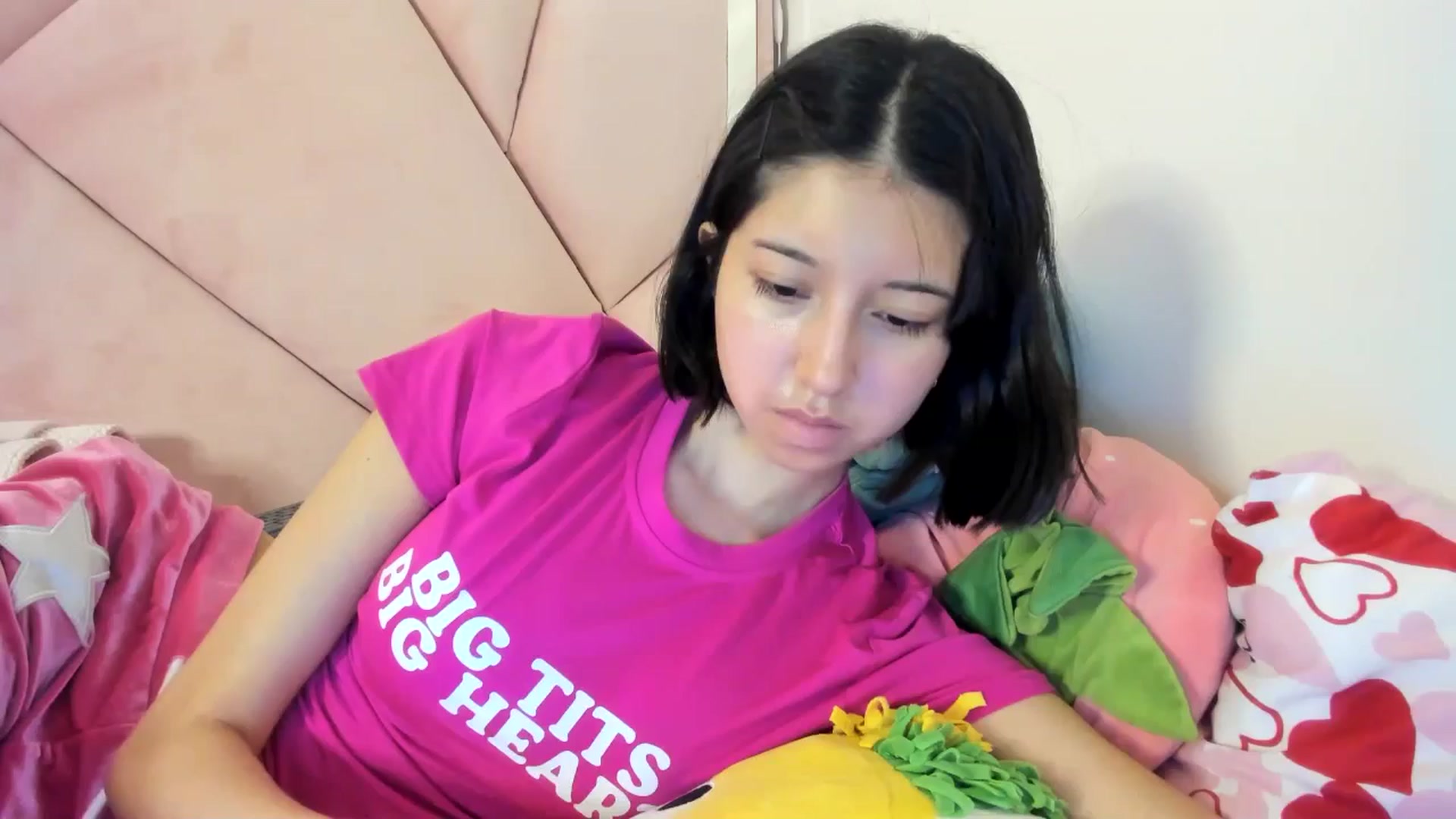 Gallery image thumbnail from Cherrycute666's myfreecams stream on, 06/26/2024, 01:08 image 17 of 20