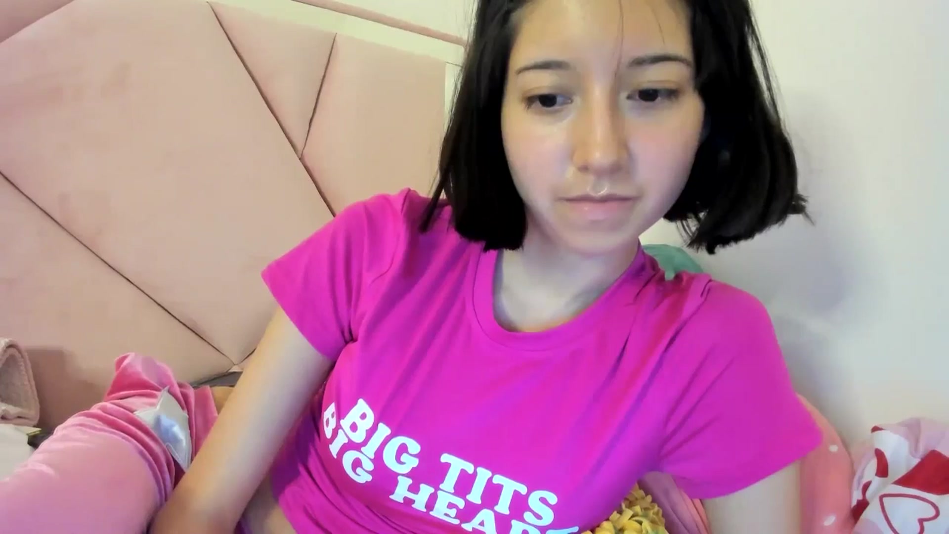 Gallery image thumbnail from Cherrycute666's myfreecams stream on, 06/26/2024, 01:36 image 5 of 20