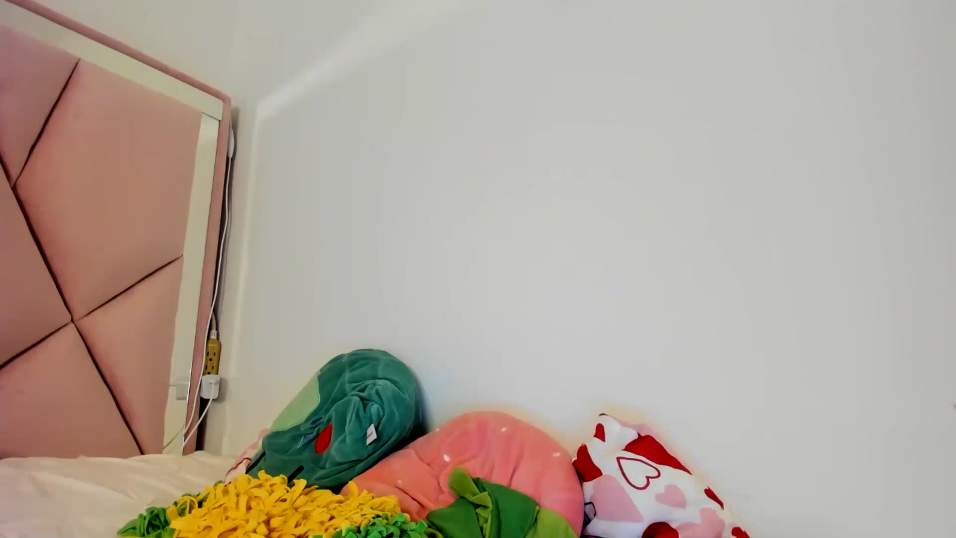 Gallery image thumbnail from Cherrycute666's myfreecams stream on, 06/26/2024, 01:36 image 13 of 20