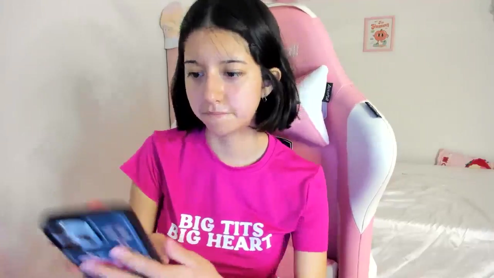 Gallery image thumbnail from Cherrycute666's myfreecams stream on, 06/26/2024, 03:19 image 5 of 20