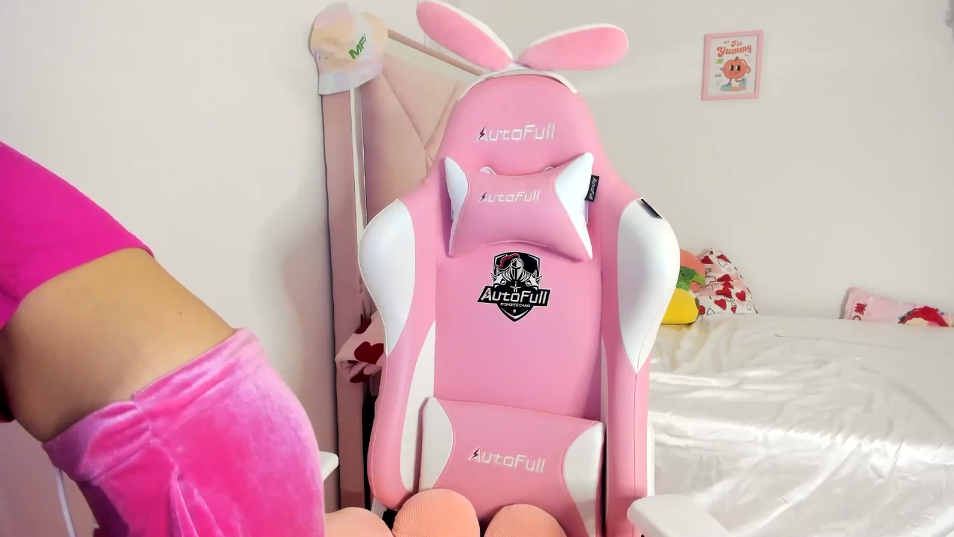 Gallery image thumbnail from Cherrycute666's myfreecams stream on, 06/26/2024, 03:19 image 7 of 20