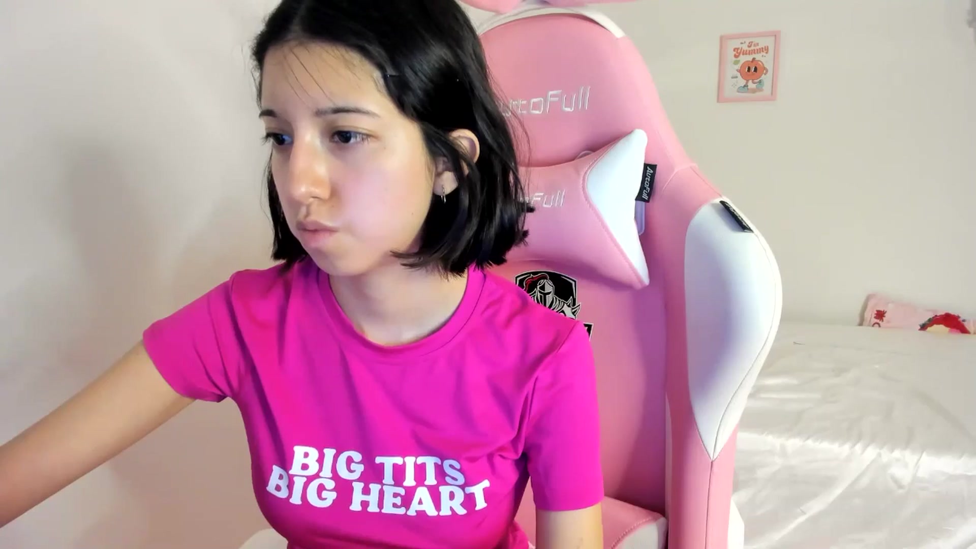 Gallery image thumbnail from Cherrycute666's myfreecams stream on, 06/26/2024, 03:19 image 4 of 20