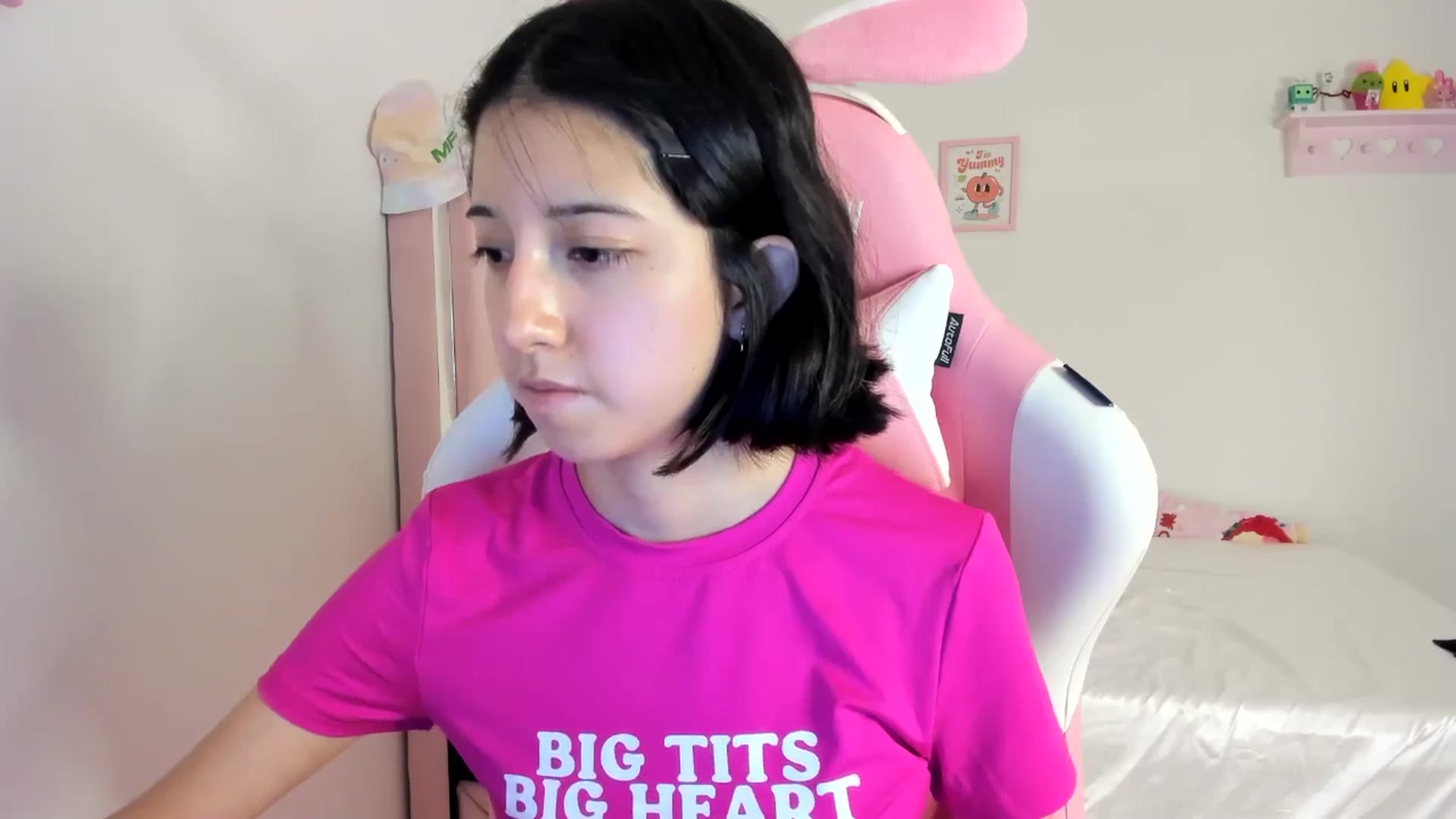 Gallery image thumbnail from Cherrycute666's myfreecams stream on, 06/26/2024, 03:19 image 9 of 20