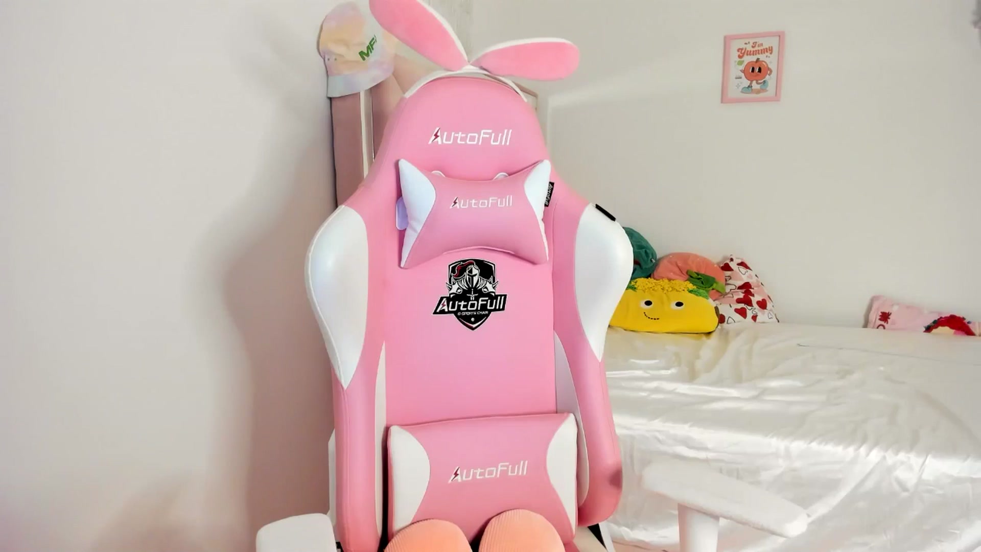 Gallery image thumbnail from Cherrycute666's myfreecams stream on, 06/26/2024, 03:19 image 8 of 20