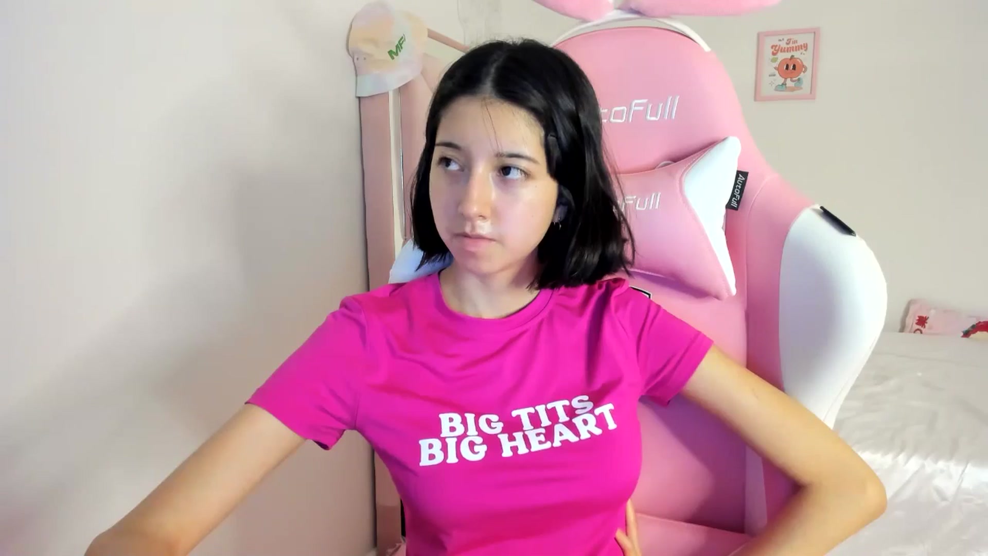 Gallery image thumbnail from Cherrycute666's myfreecams stream on, 06/26/2024, 03:19 image 13 of 20