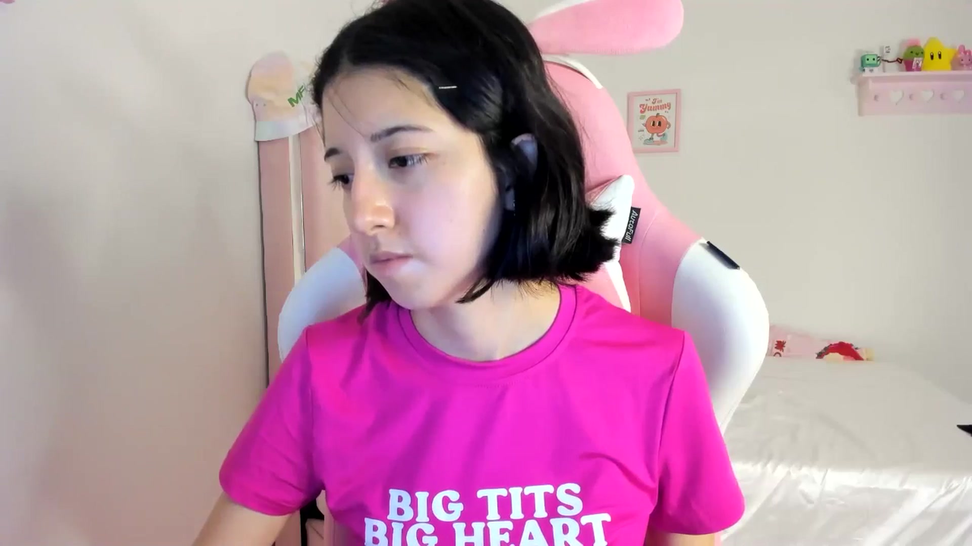Gallery image thumbnail from Cherrycute666's myfreecams stream on, 06/26/2024, 03:19 image 10 of 20