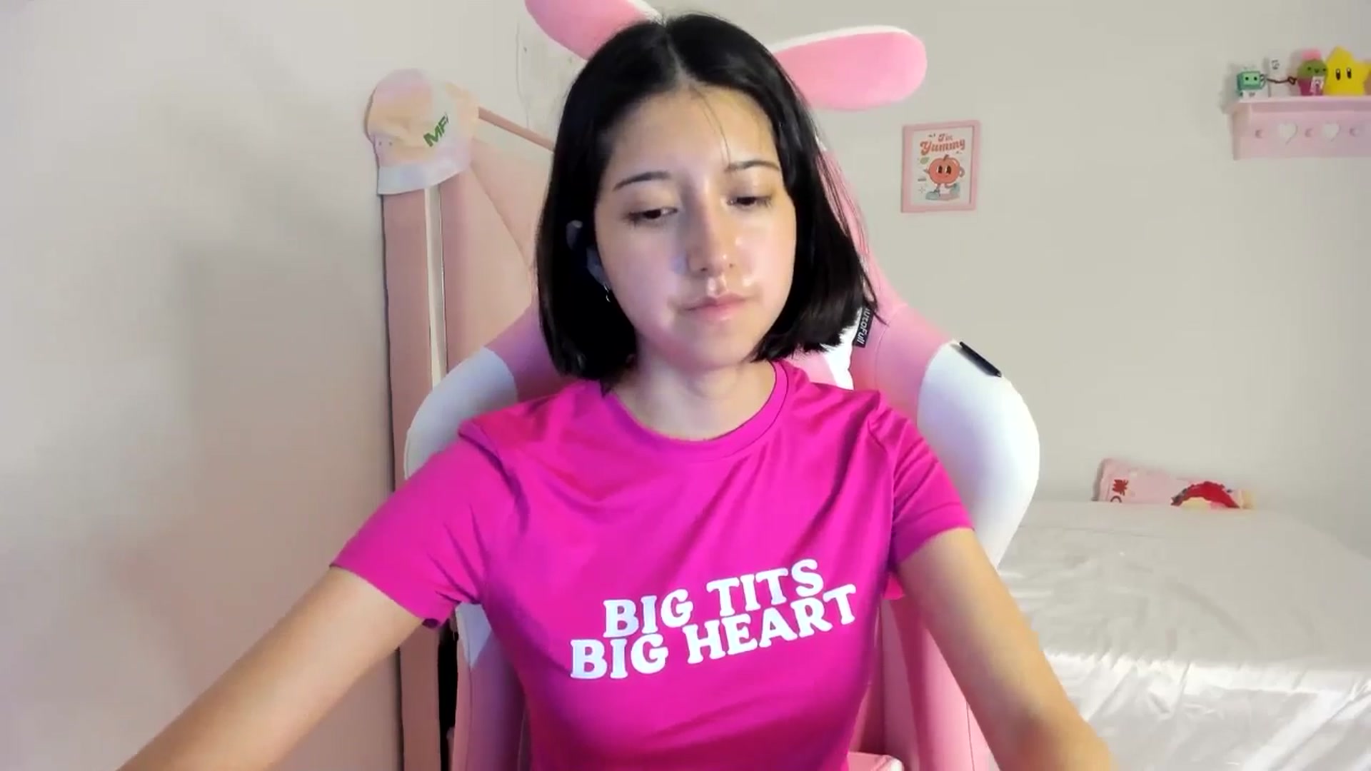 Gallery image thumbnail from Cherrycute666's myfreecams stream on, 06/26/2024, 03:19 image 15 of 20