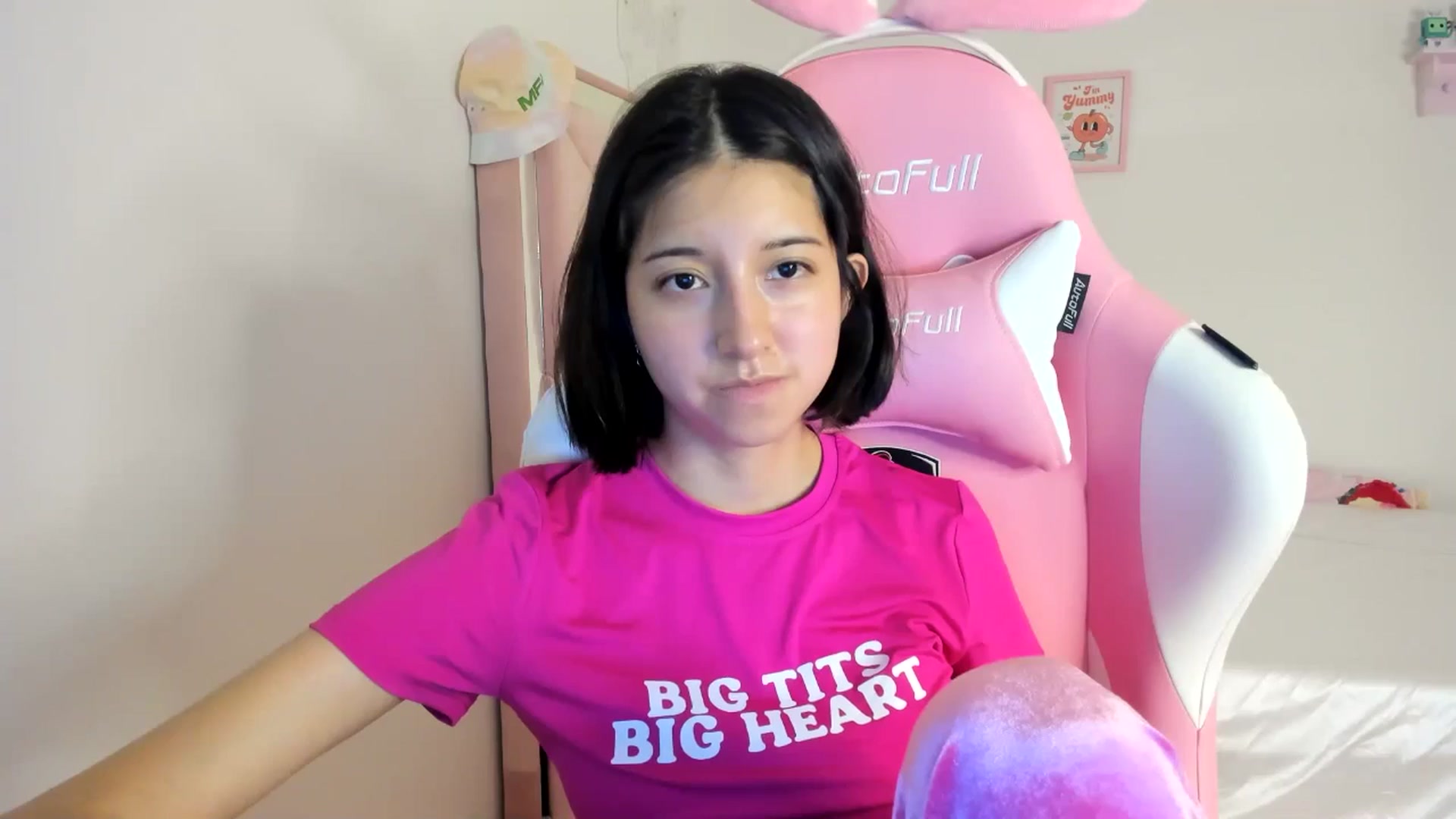 Gallery image thumbnail from Cherrycute666's myfreecams stream on, 06/26/2024, 06:56 image 11 of 20
