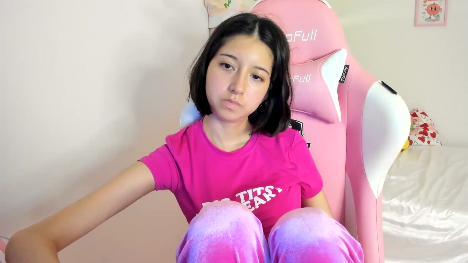 Gallery image thumbnail from Cherrycute666's myfreecams stream on, 06/26/2024, 06:56 image 19 of 20