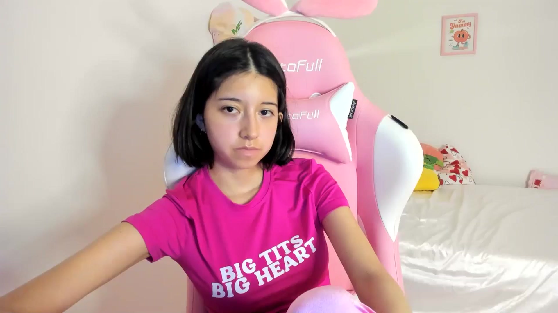 Gallery image thumbnail from Cherrycute666's myfreecams stream on, 06/26/2024, 06:56 image 17 of 20