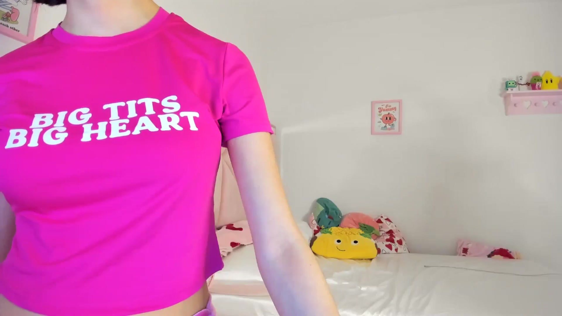 Gallery image thumbnail from Cherrycute666's myfreecams stream on, 06/26/2024, 06:56 image 6 of 20