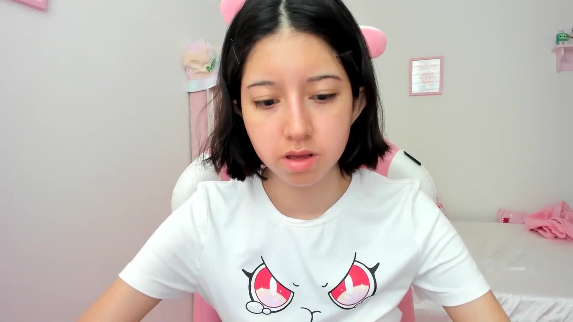 Gallery image thumbnail from Cherrycute666's myfreecams stream on, 06/26/2024, 18:39 image 10 of 20