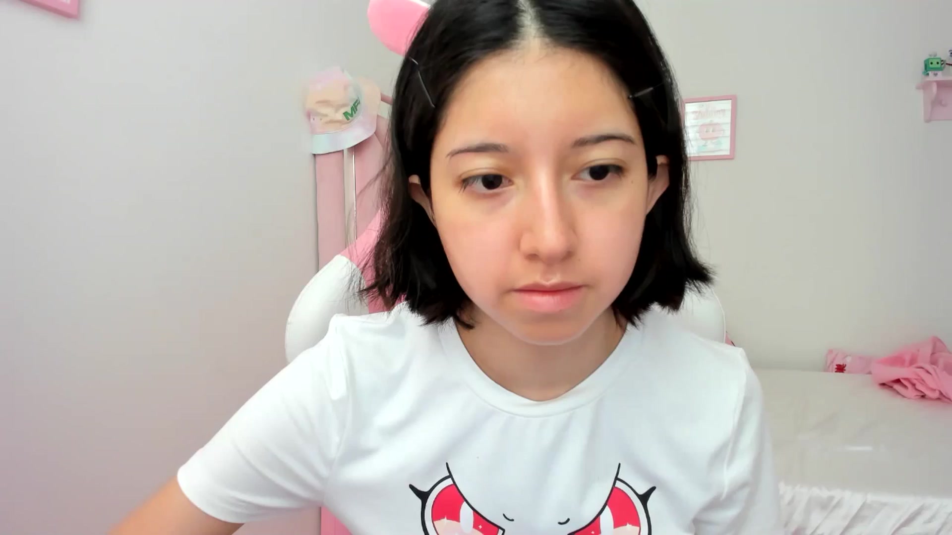Gallery image thumbnail from Cherrycute666's myfreecams stream on, 06/26/2024, 18:39 image 4 of 20