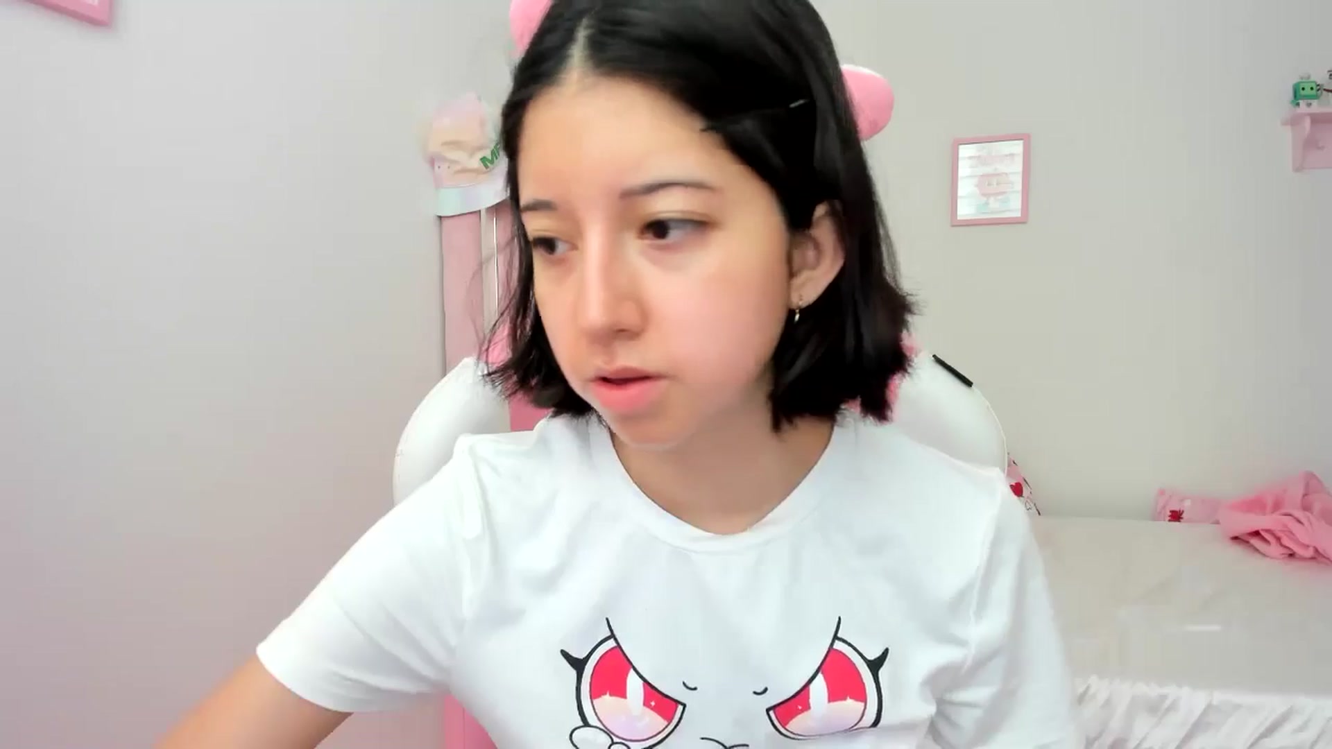 Gallery image thumbnail from Cherrycute666's myfreecams stream on, 06/26/2024, 18:39 image 5 of 20
