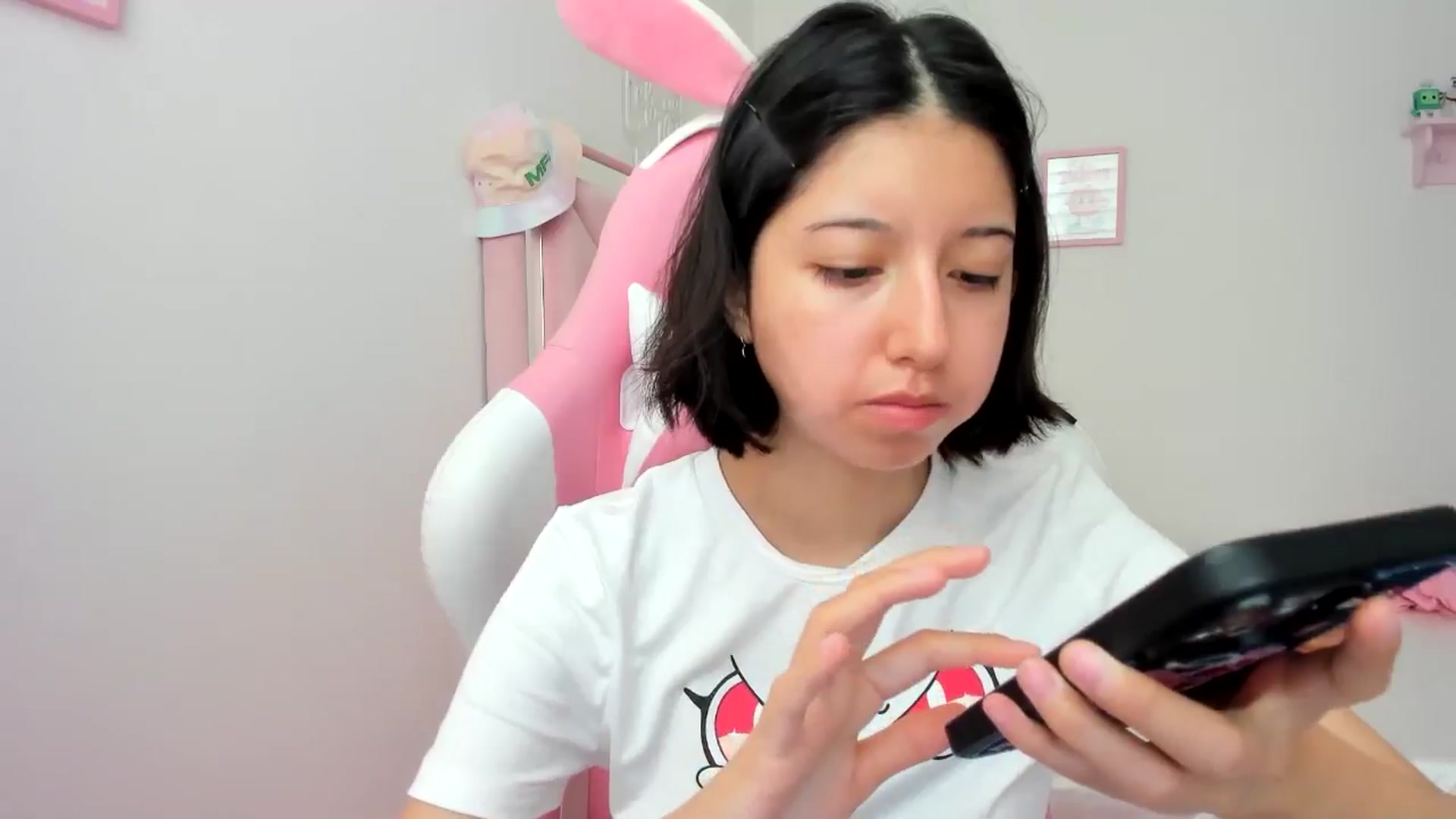 Gallery image thumbnail from Cherrycute666's myfreecams stream on, 06/26/2024, 18:39 image 15 of 20