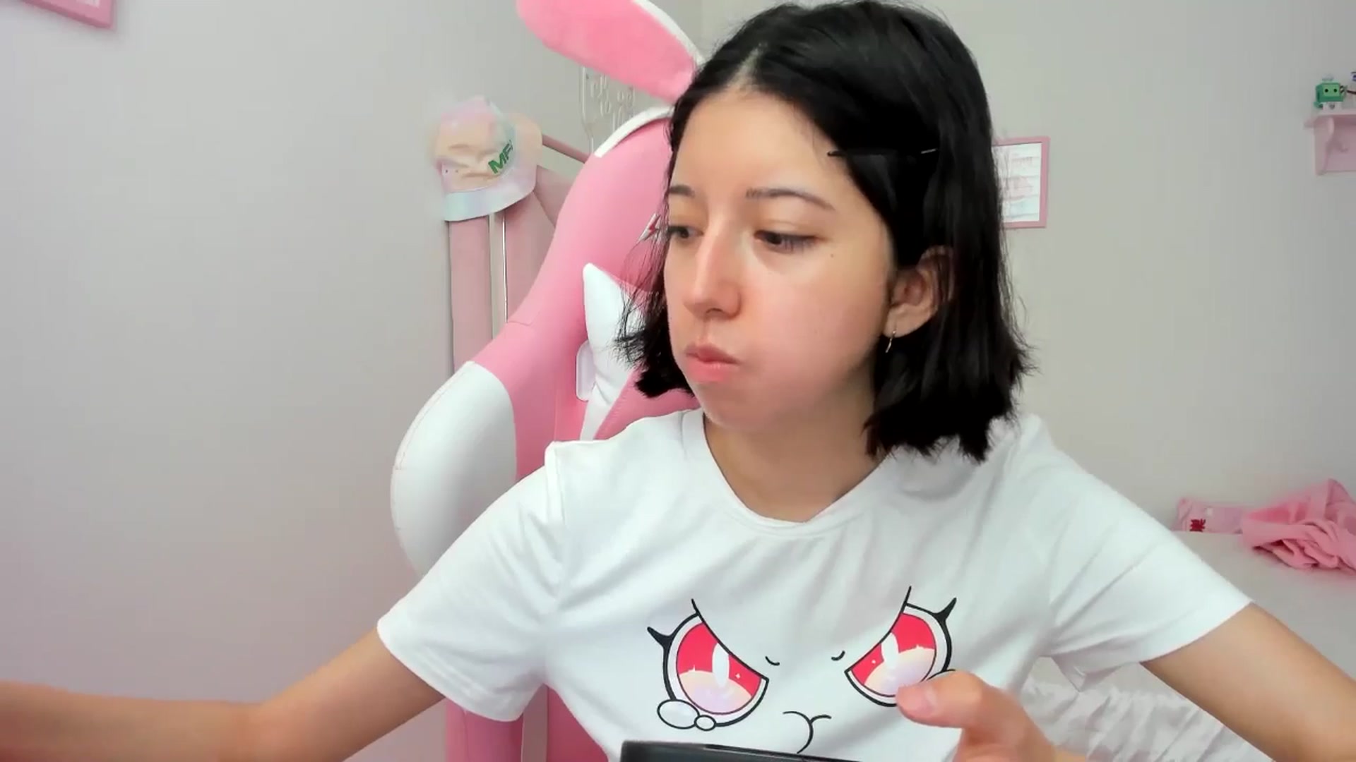 Gallery image thumbnail from Cherrycute666's myfreecams stream on, 06/26/2024, 18:39 image 16 of 20