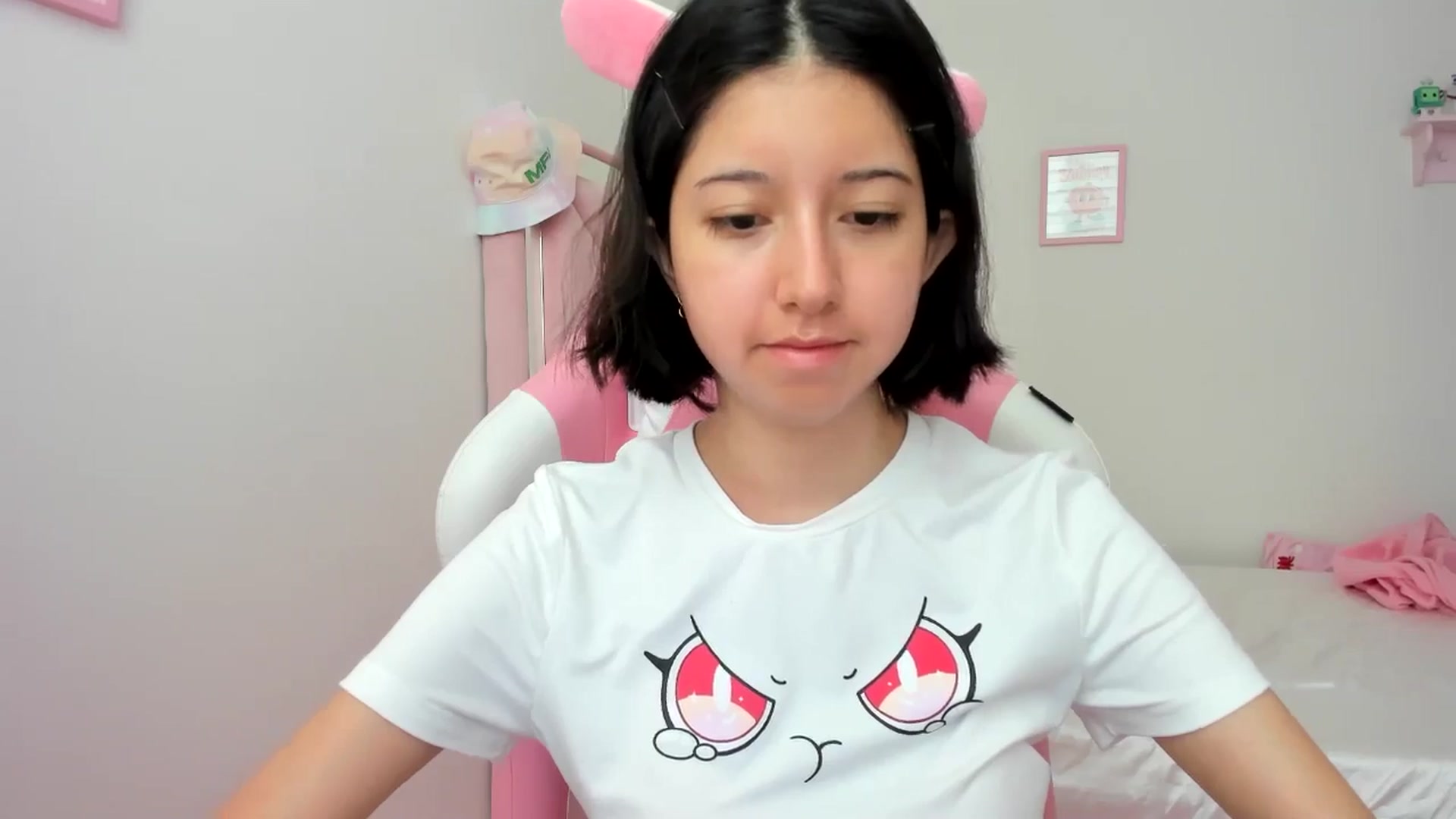 Gallery image thumbnail from Cherrycute666's myfreecams stream on, 06/26/2024, 18:39 image 8 of 20