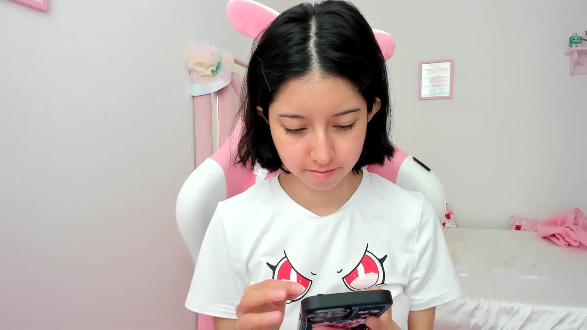 Gallery image thumbnail from Cherrycute666's myfreecams stream on, 06/26/2024, 18:39 image 3 of 20