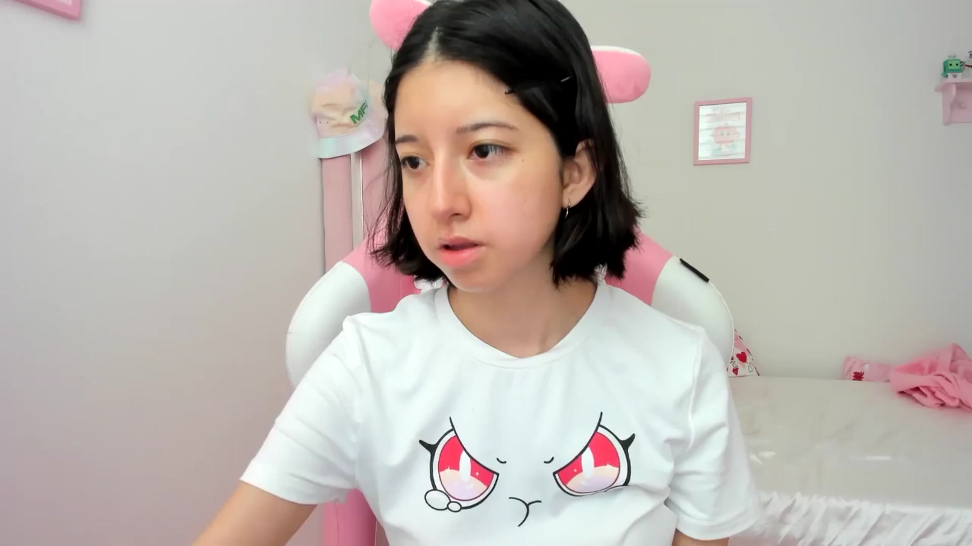 Gallery image thumbnail from Cherrycute666's myfreecams stream on, 06/26/2024, 18:39 image 6 of 20