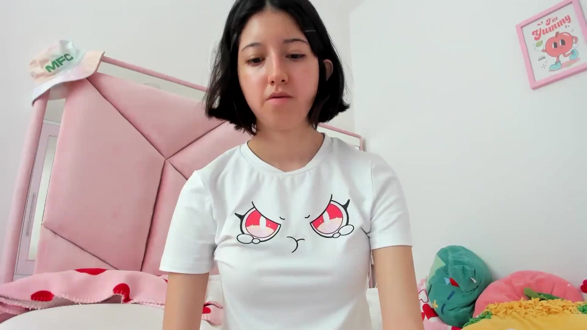 Gallery image thumbnail from Cherrycute666's myfreecams stream on, 06/26/2024, 19:43 image 14 of 20