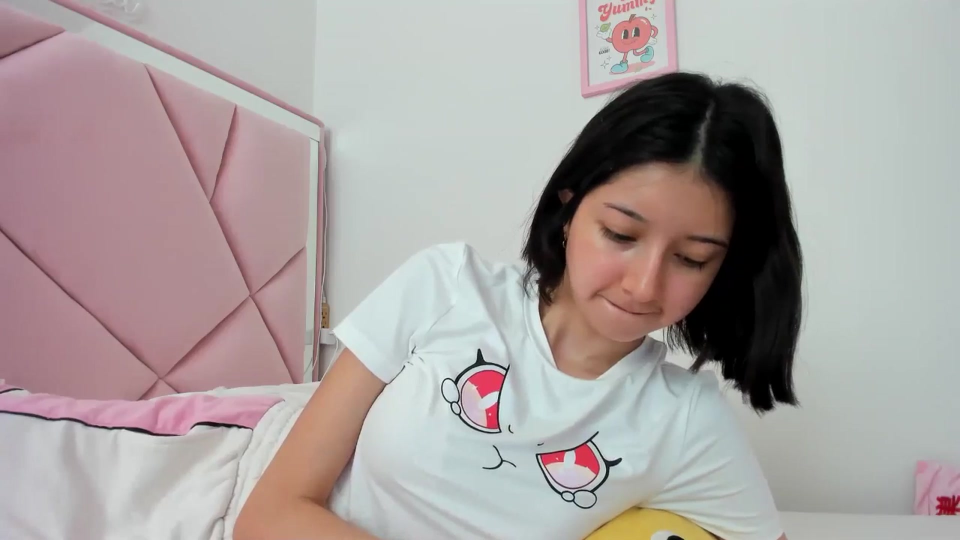 Gallery image thumbnail from Cherrycute666's myfreecams stream on, 06/26/2024, 19:43 image 17 of 20