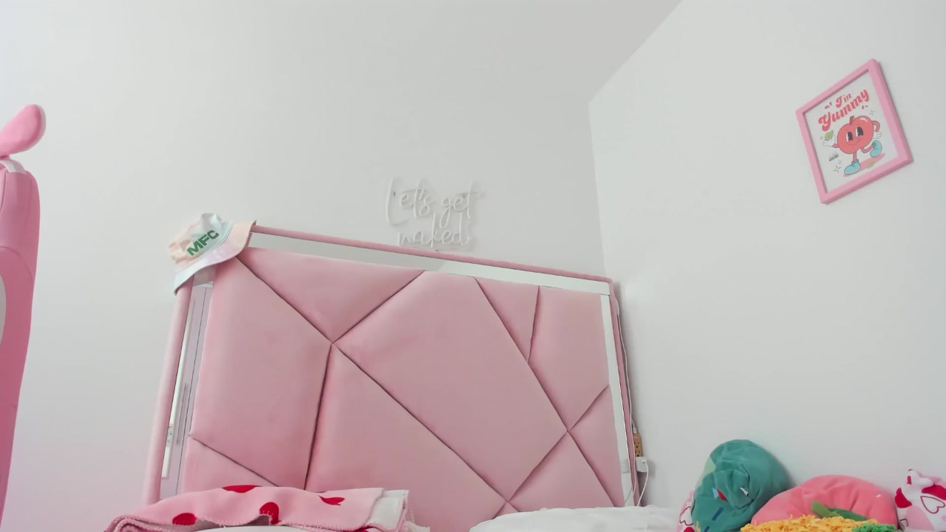 Gallery image thumbnail from Cherrycute666's myfreecams stream on, 06/26/2024, 19:43 image 8 of 20
